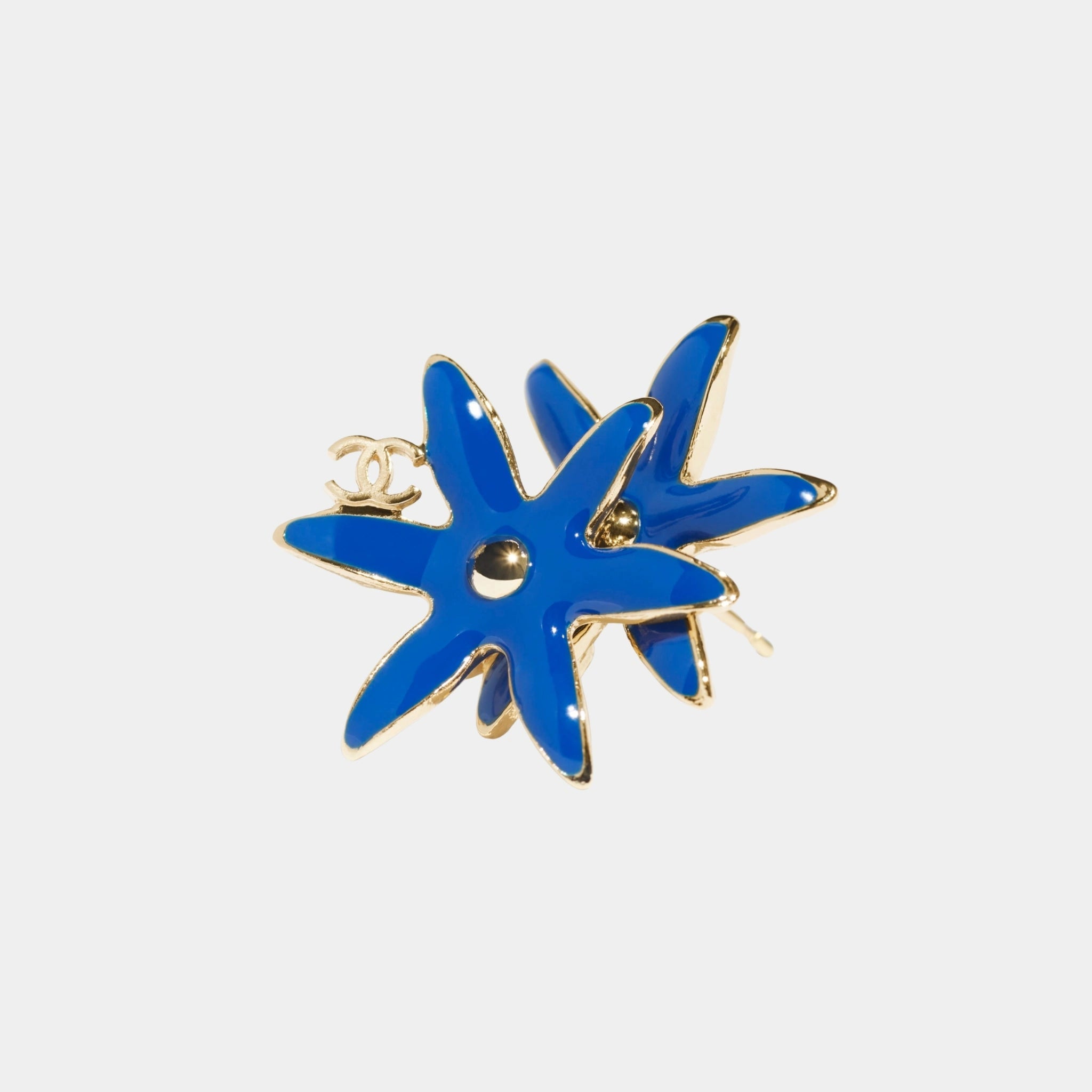 Star Flower Stud Earrings in Metal & Resin