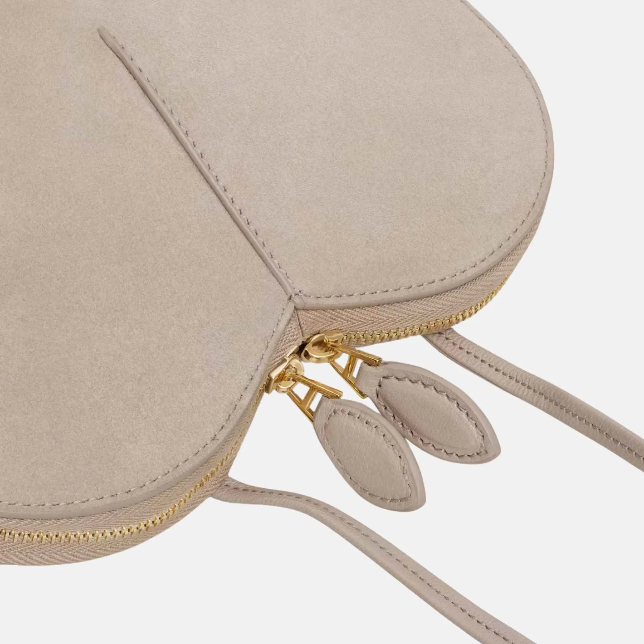 Alaia Le Coeur Bag in Bi Material Leather, Grege, Close