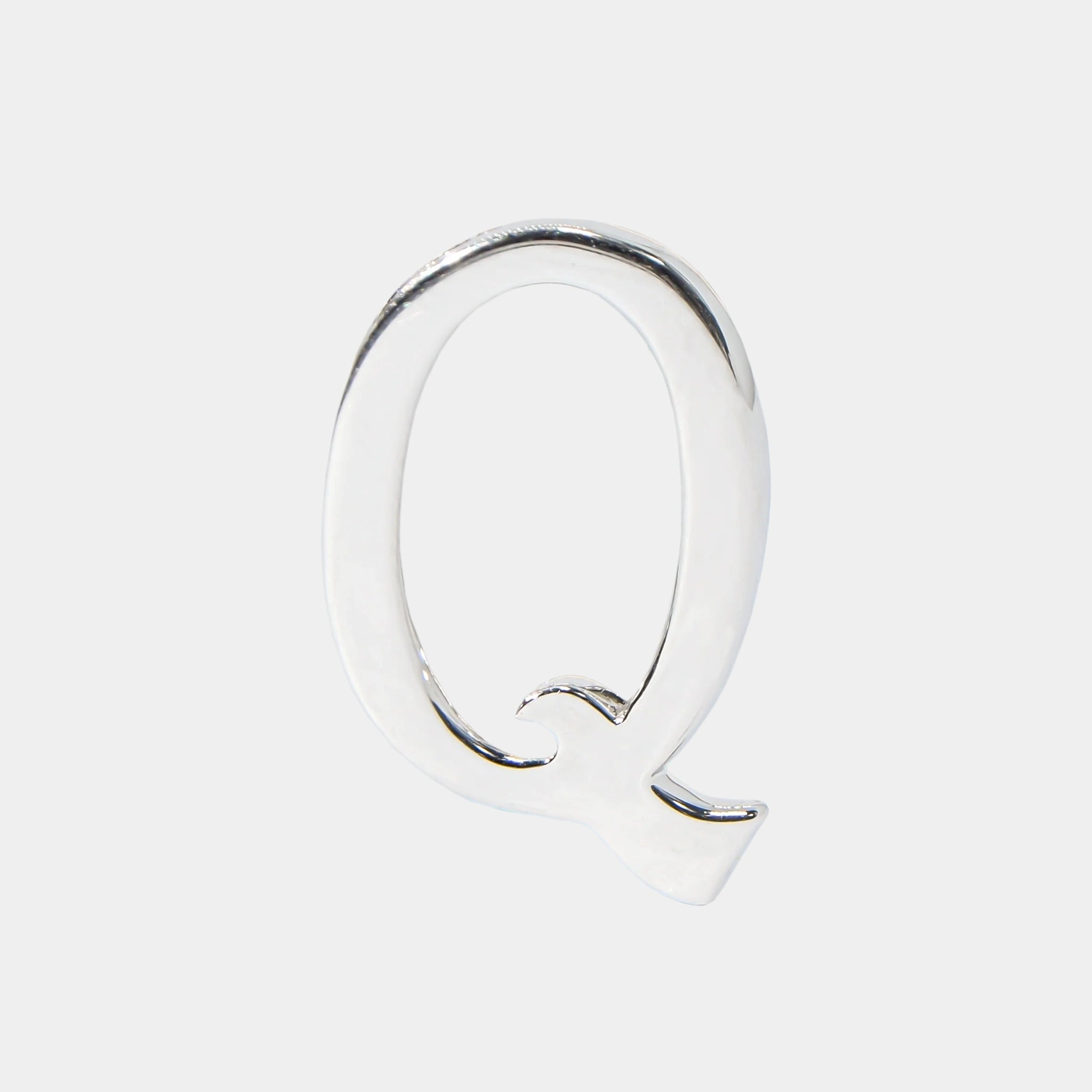 Ashna Mehta Alphabet Bag Bijoux Plain 18K White Gold, Letter Q