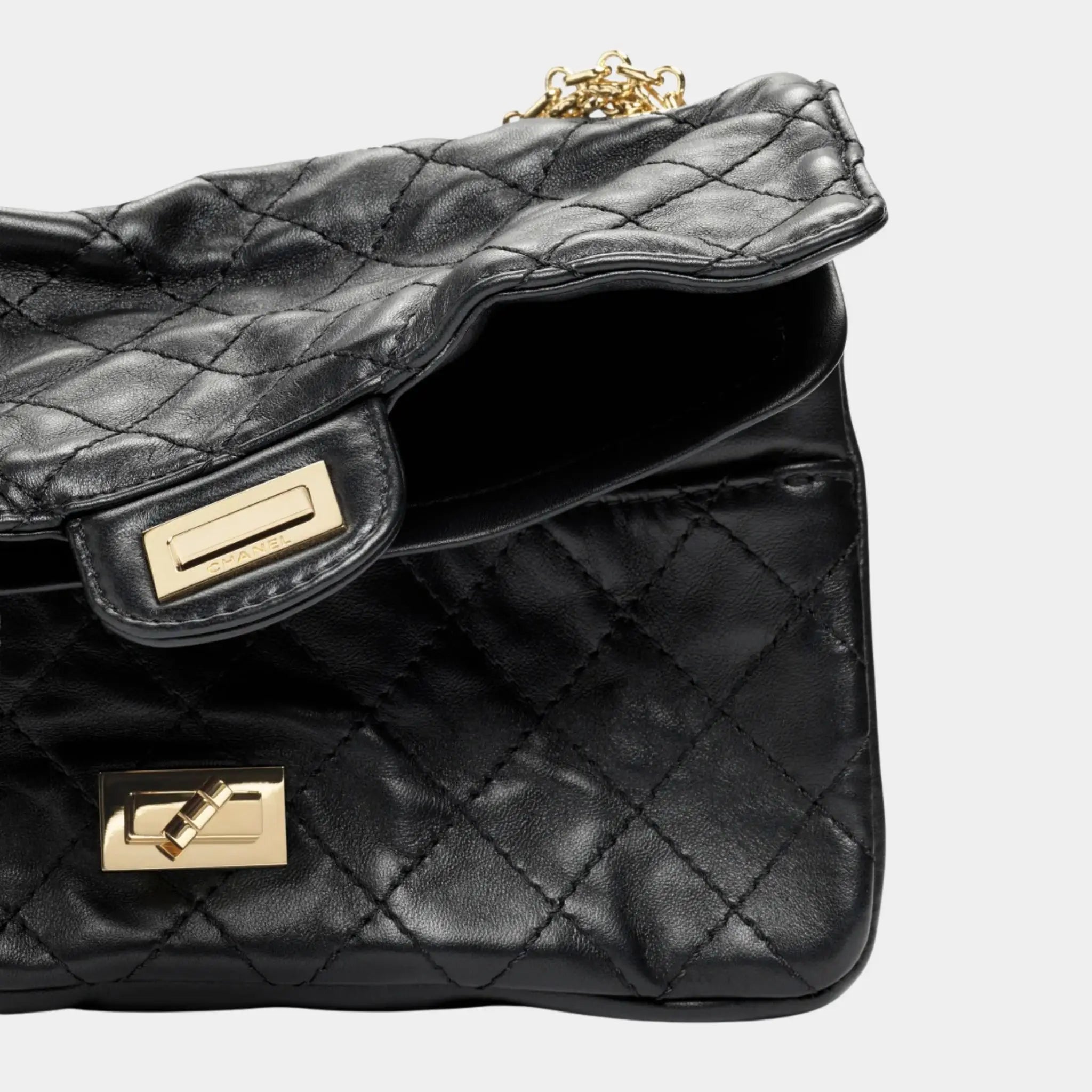 Chanel Bag 2.55 Lamb & gold-plated metal, black , Front Closeeup