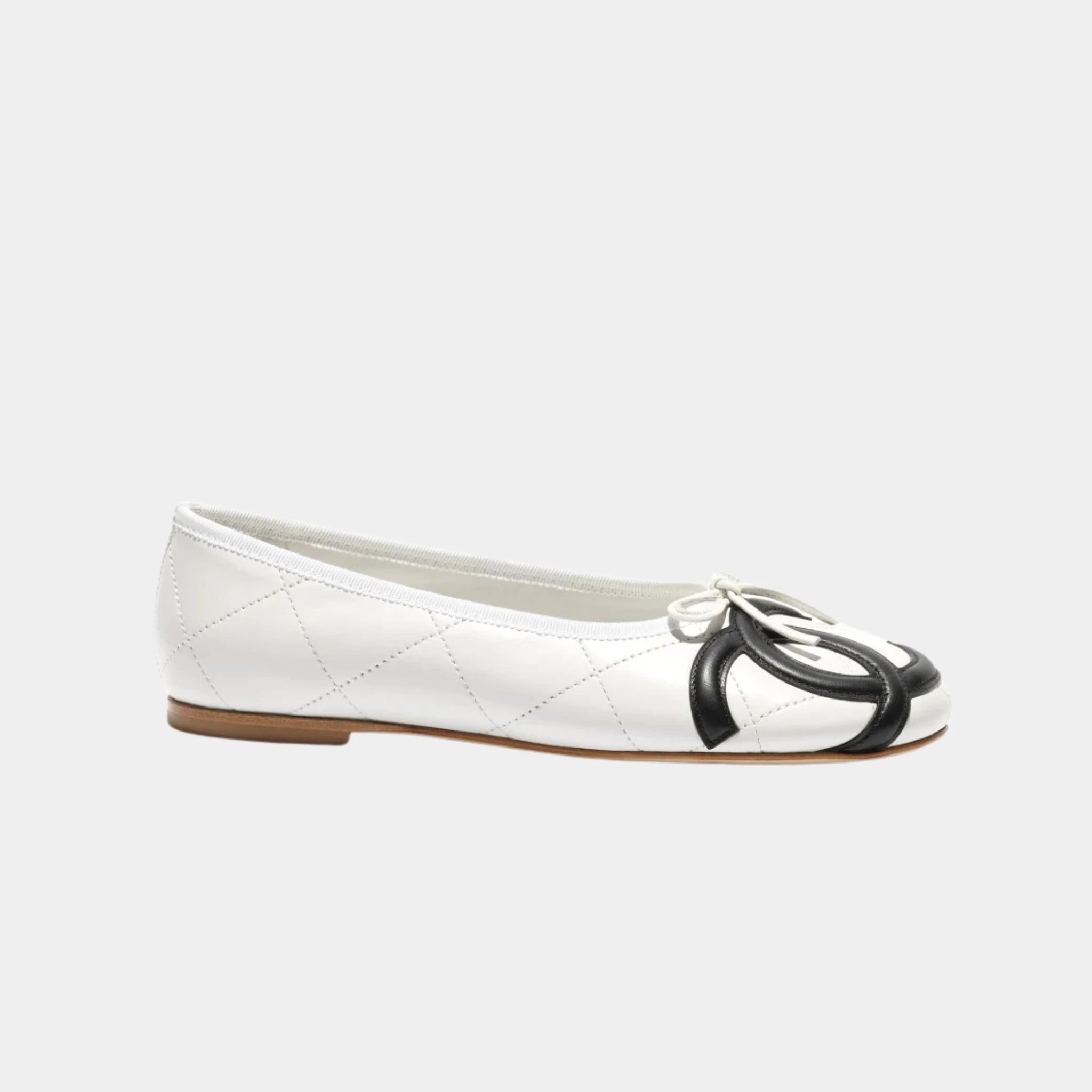 Chanel Ballet Flats in Lambskin, White, Side