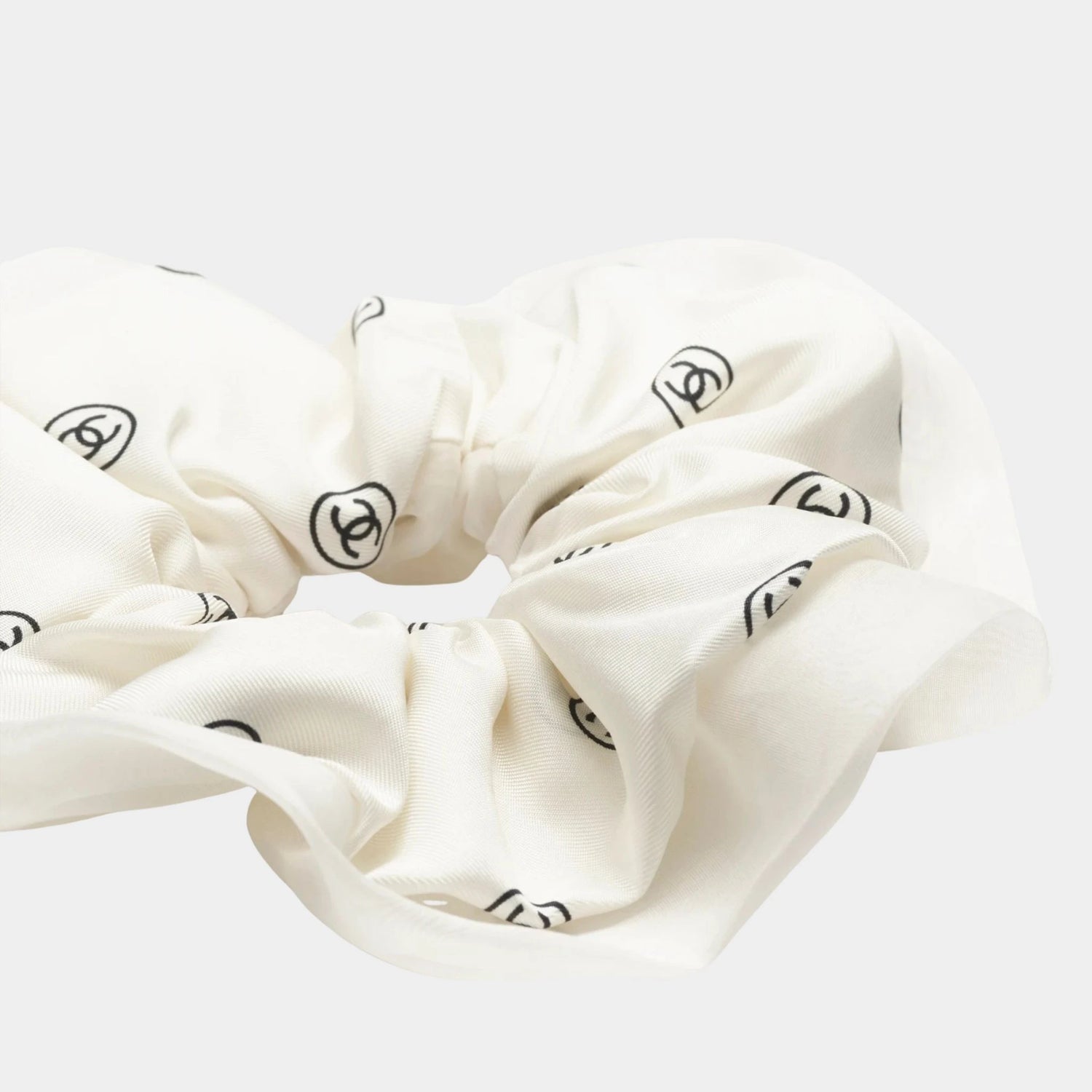 Chanel Hair accessory Silk twill Black & White, Closeup