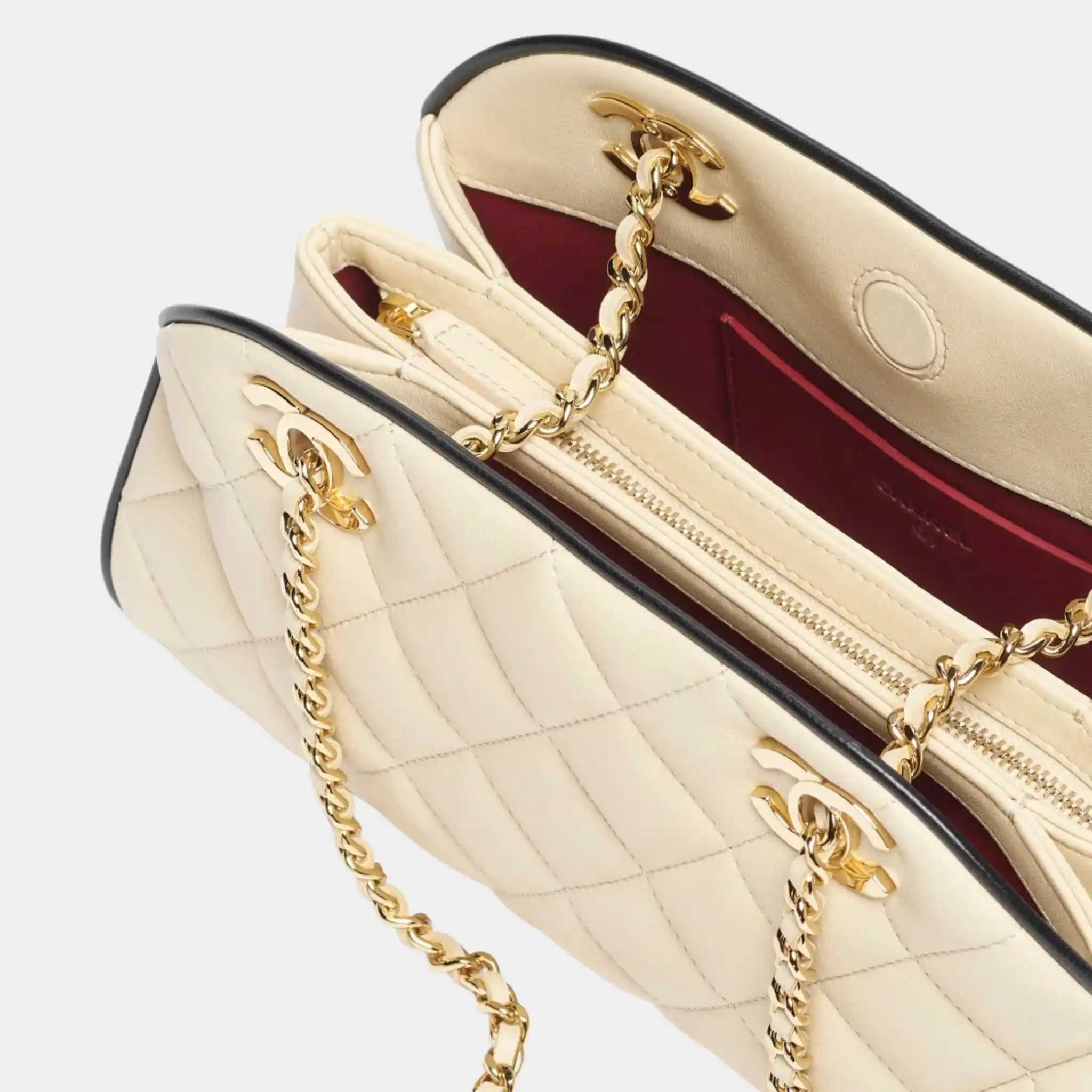 Chanel Clutch with chain in Beige & Black Lambskin, Top
