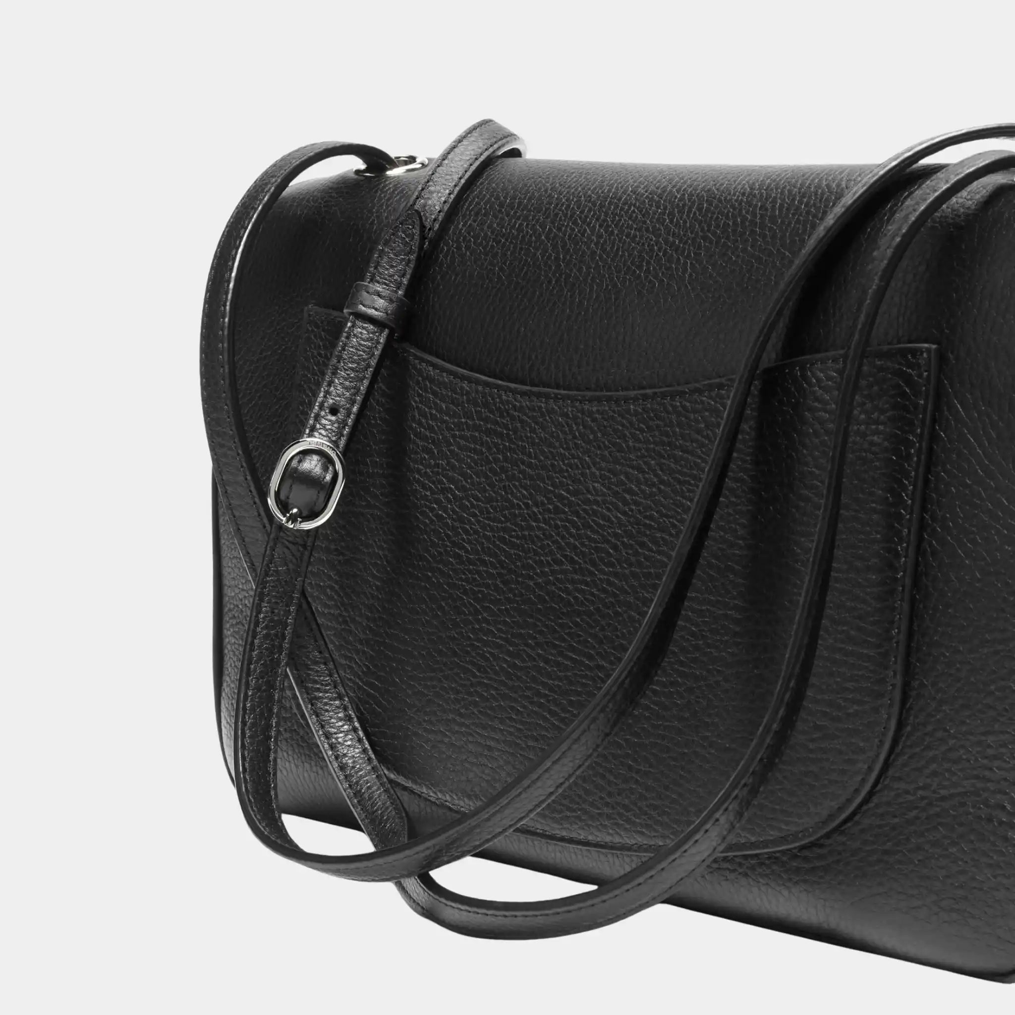 Chanel Maxi Flapbag in Silver Metal & Grained Calfskin, Black, Back