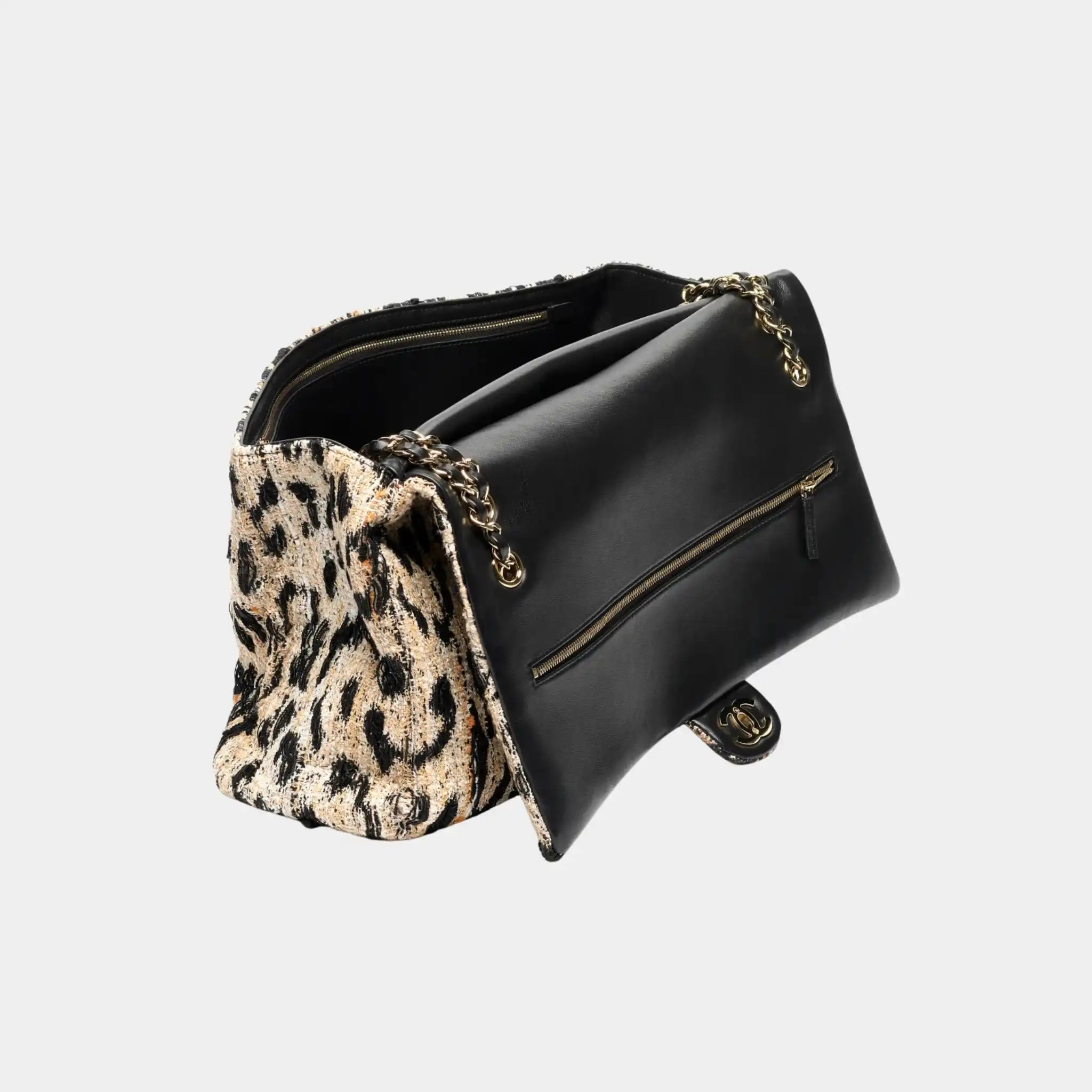 Chanel Maxi Flapbag in Tweed & Mixed Fibers with Leopard Motif, Inside
