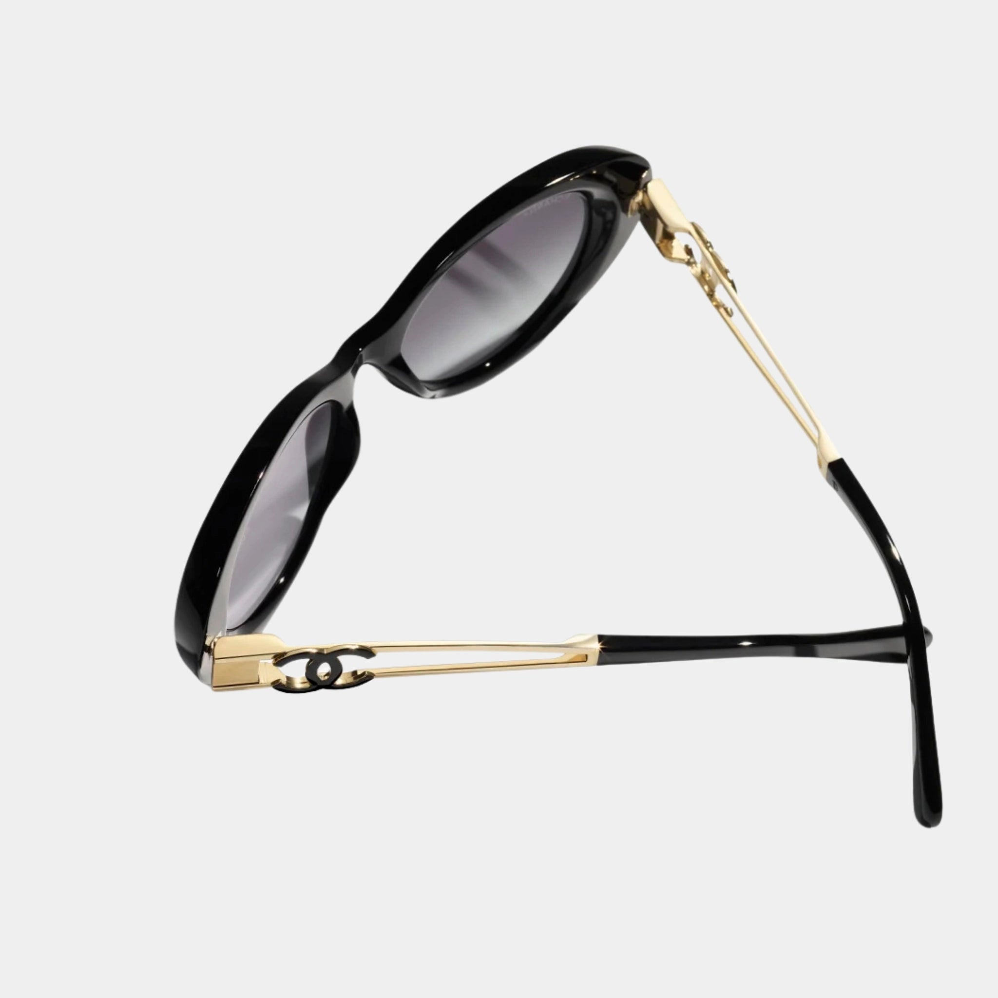Oval Sunglasses in Acetate and Metal Frame
