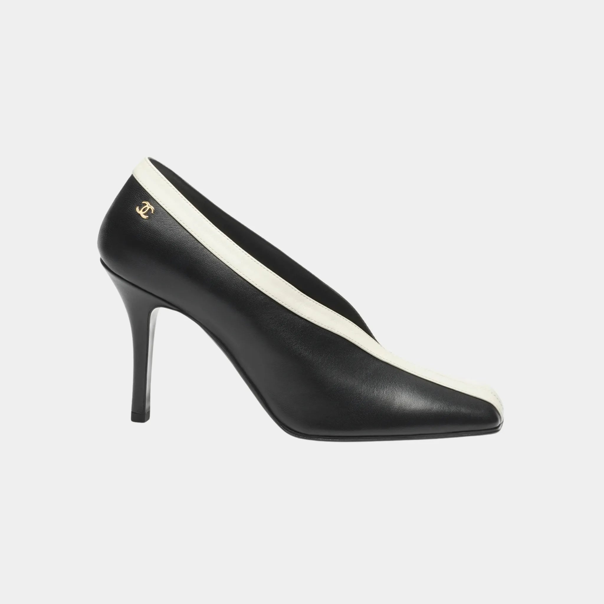 Chanel Pumps in Black & Ivory Lambskin, Side