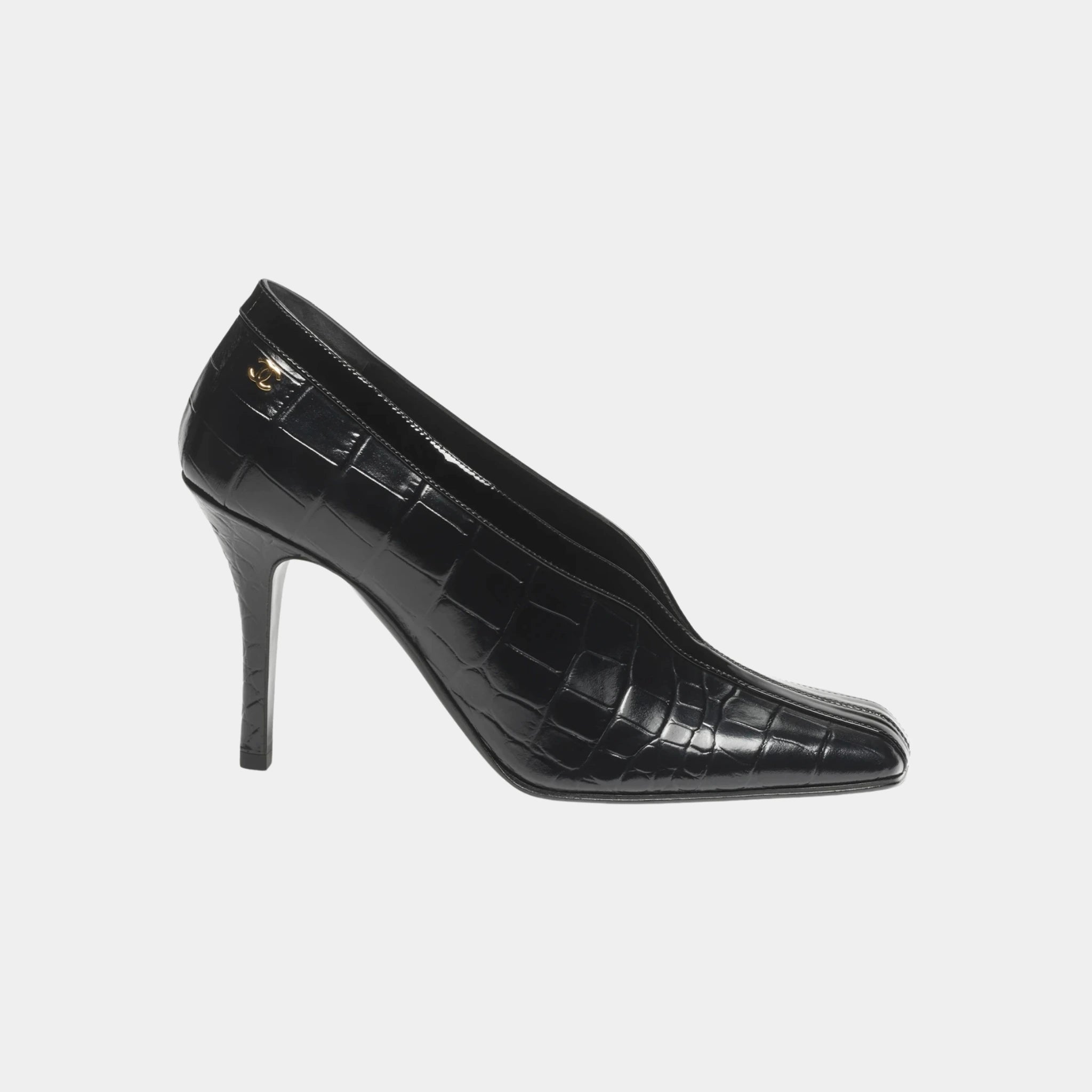 Chanel Pumps in Crocodile Embossed Calfskin & Patent Calfskin, Black, Side