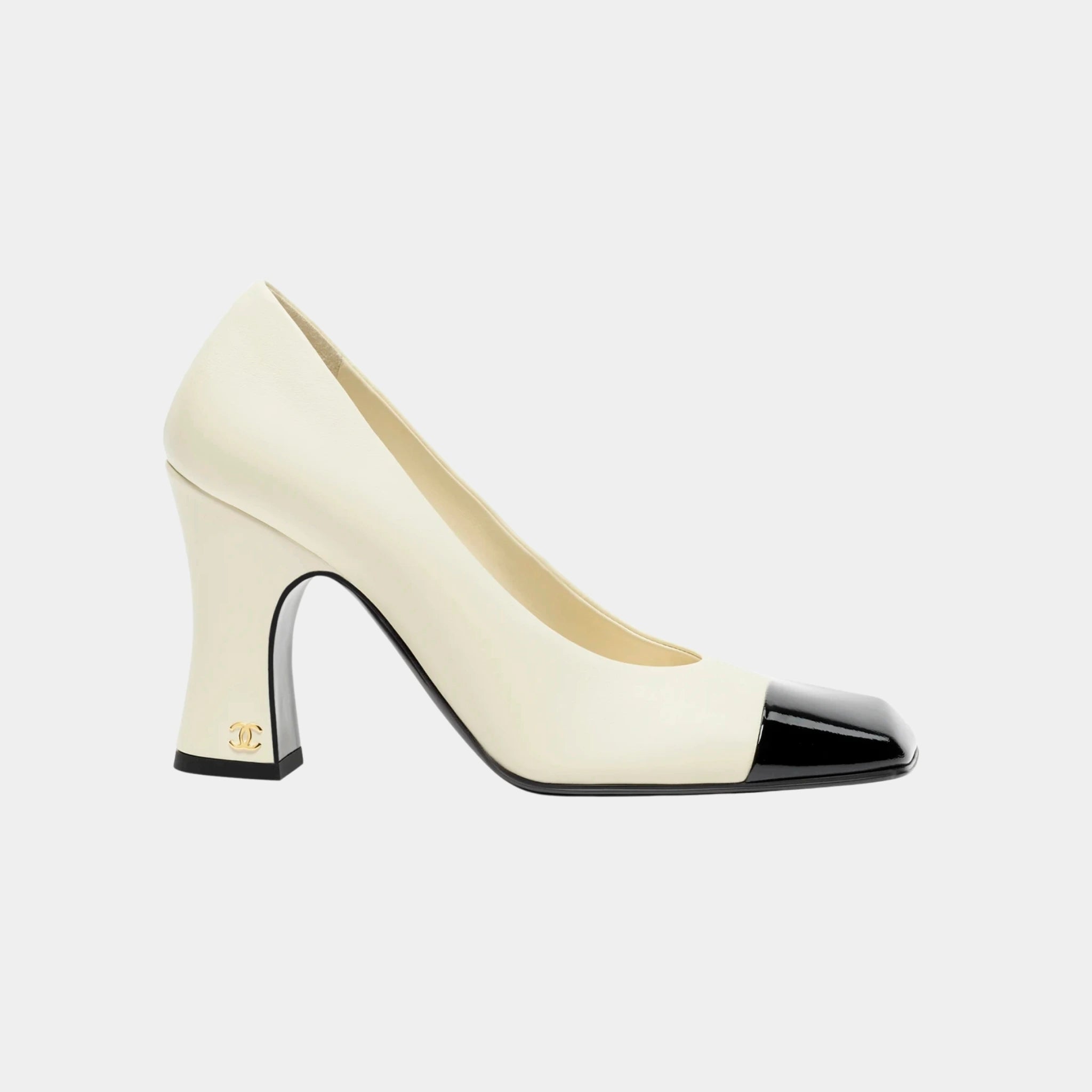 Chanel Pumps in Lambskin & Patent Calfskin Ivory & Black, Side