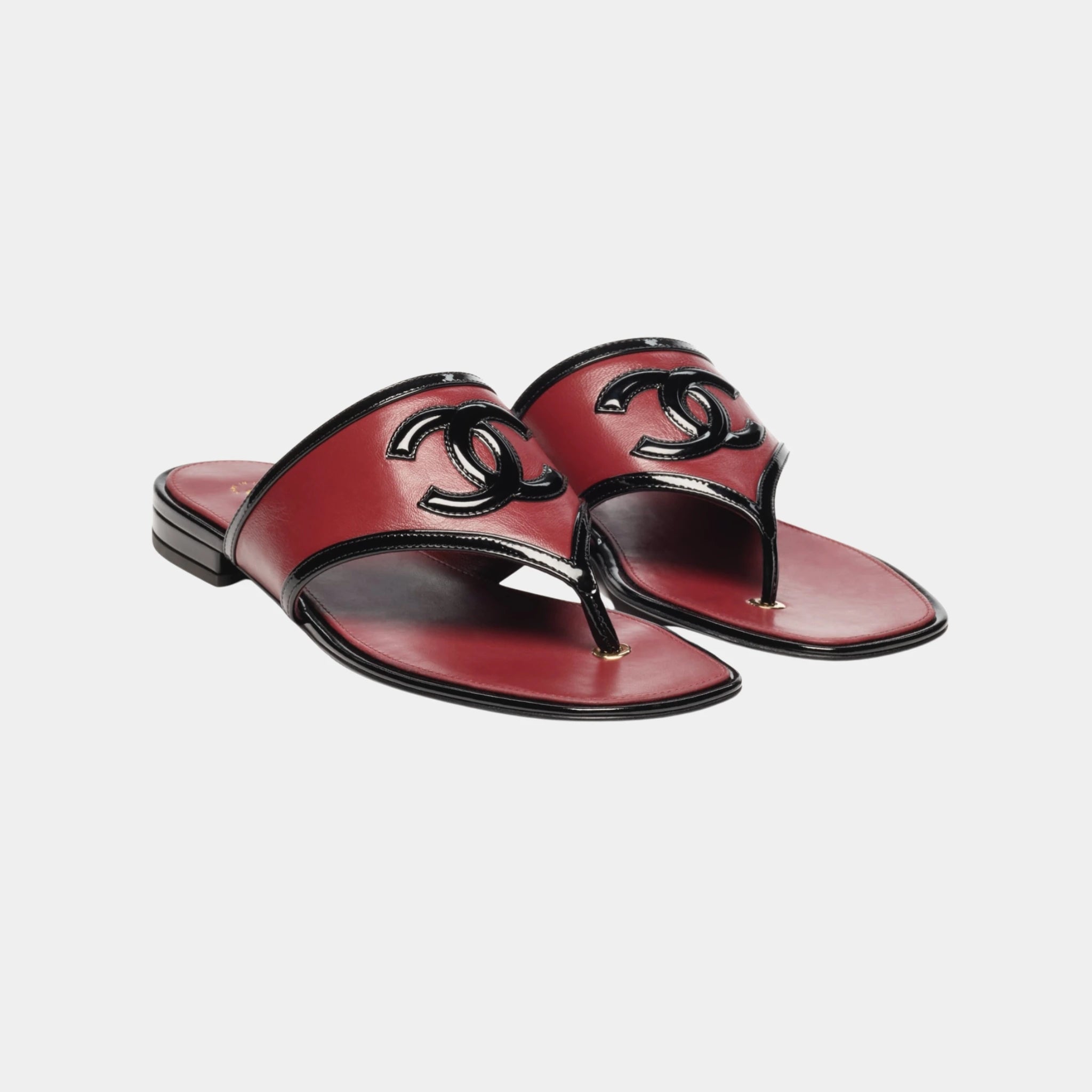 Chanel Thongs Lambskin & Patent Calfskin in Burgundy & Black, Front