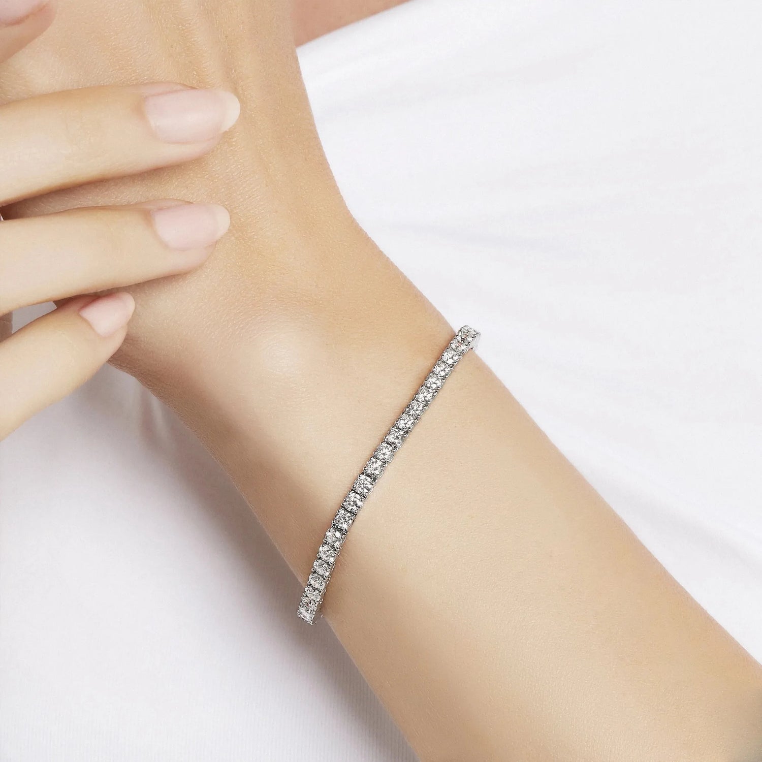 Classic Graff Round Diamond Bracelet, Model
