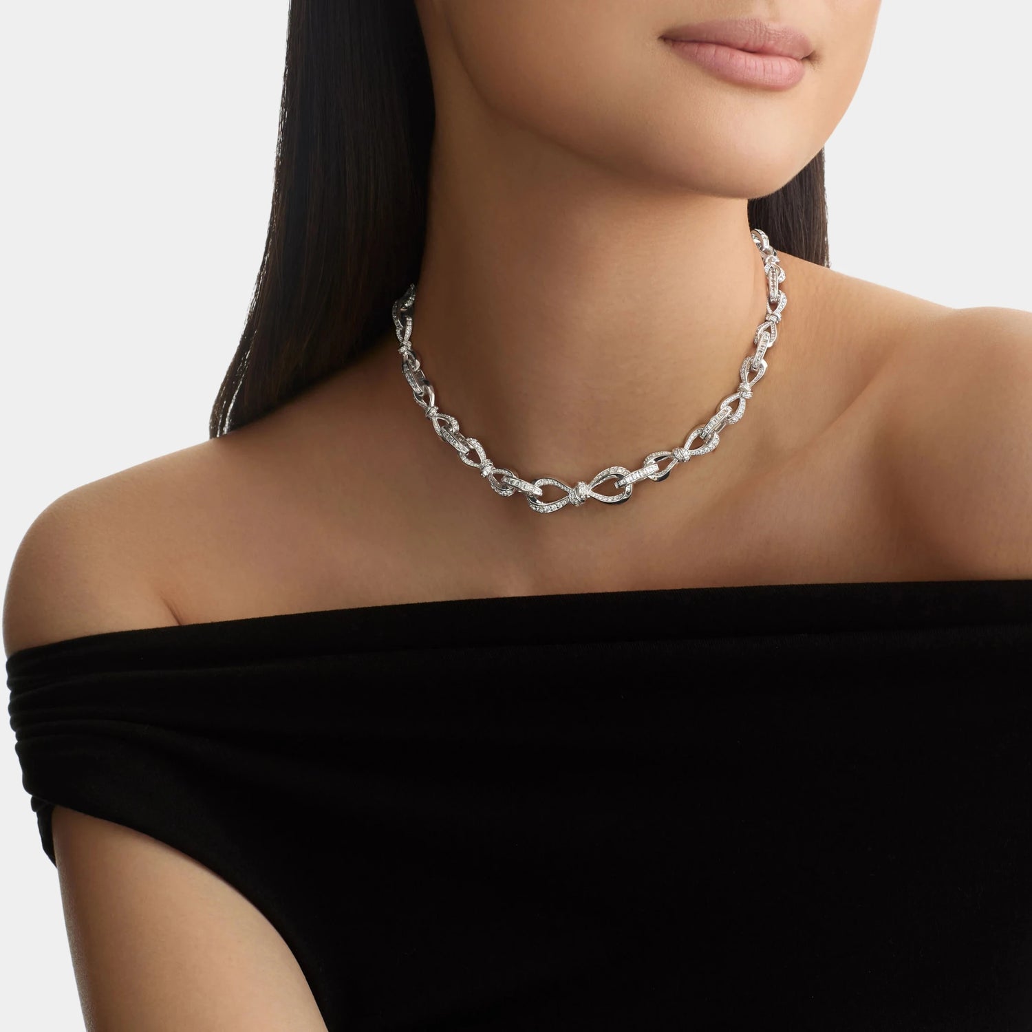 Graff Tildas Bow Diamond Link Necklace White Gold, Model
