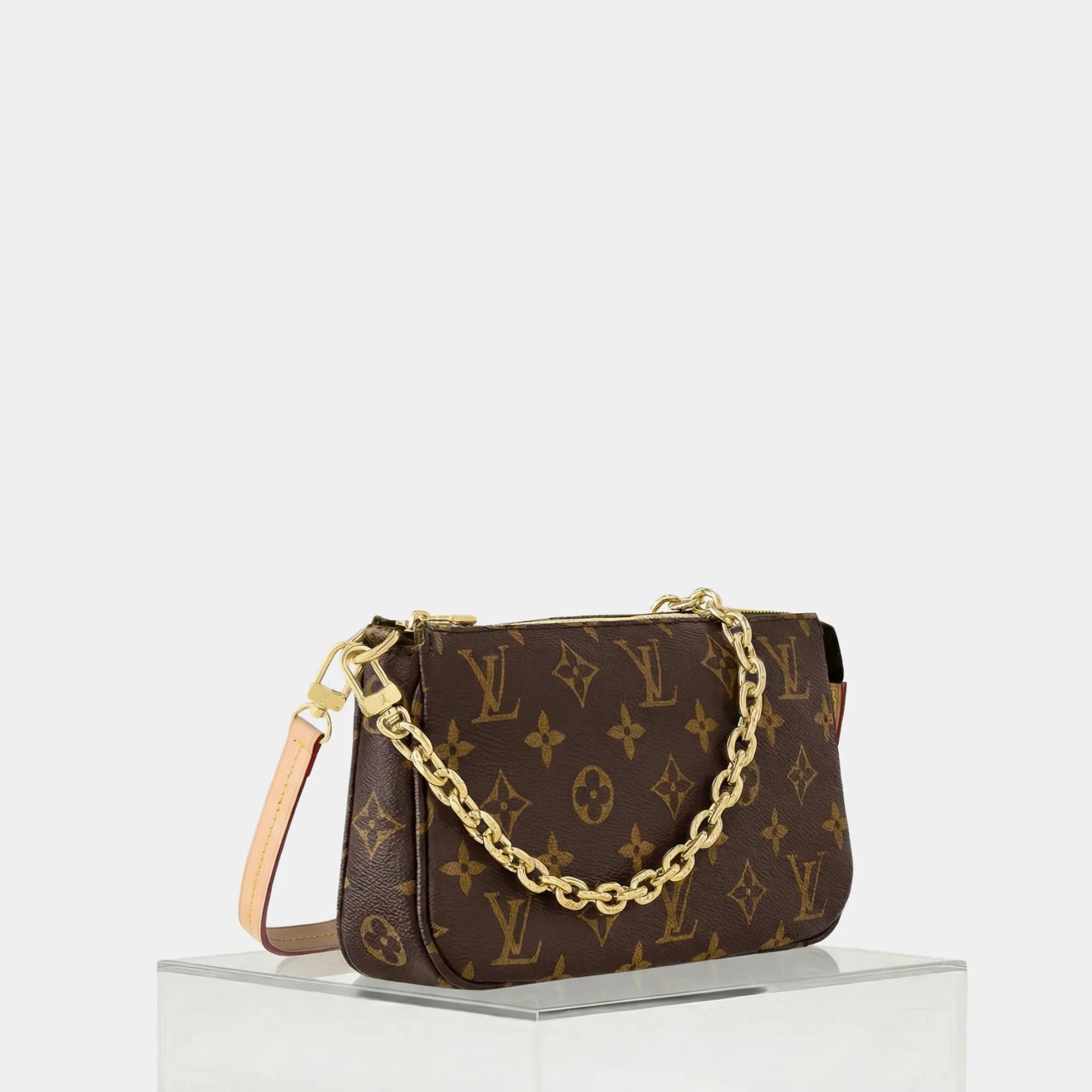 حقيبة Pochette Accessoires بنقشة Monogram Canvas