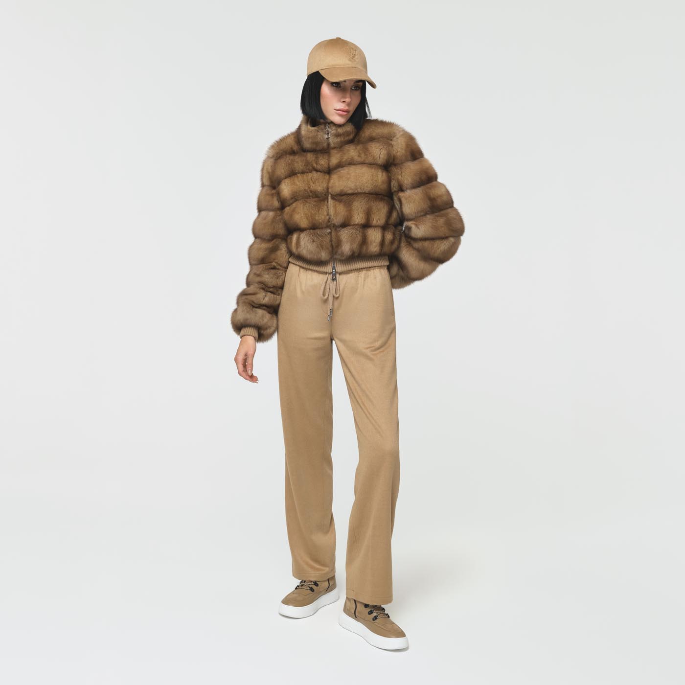 Ogier Caribou Sable Bomber Reverse , Light Beige , Model