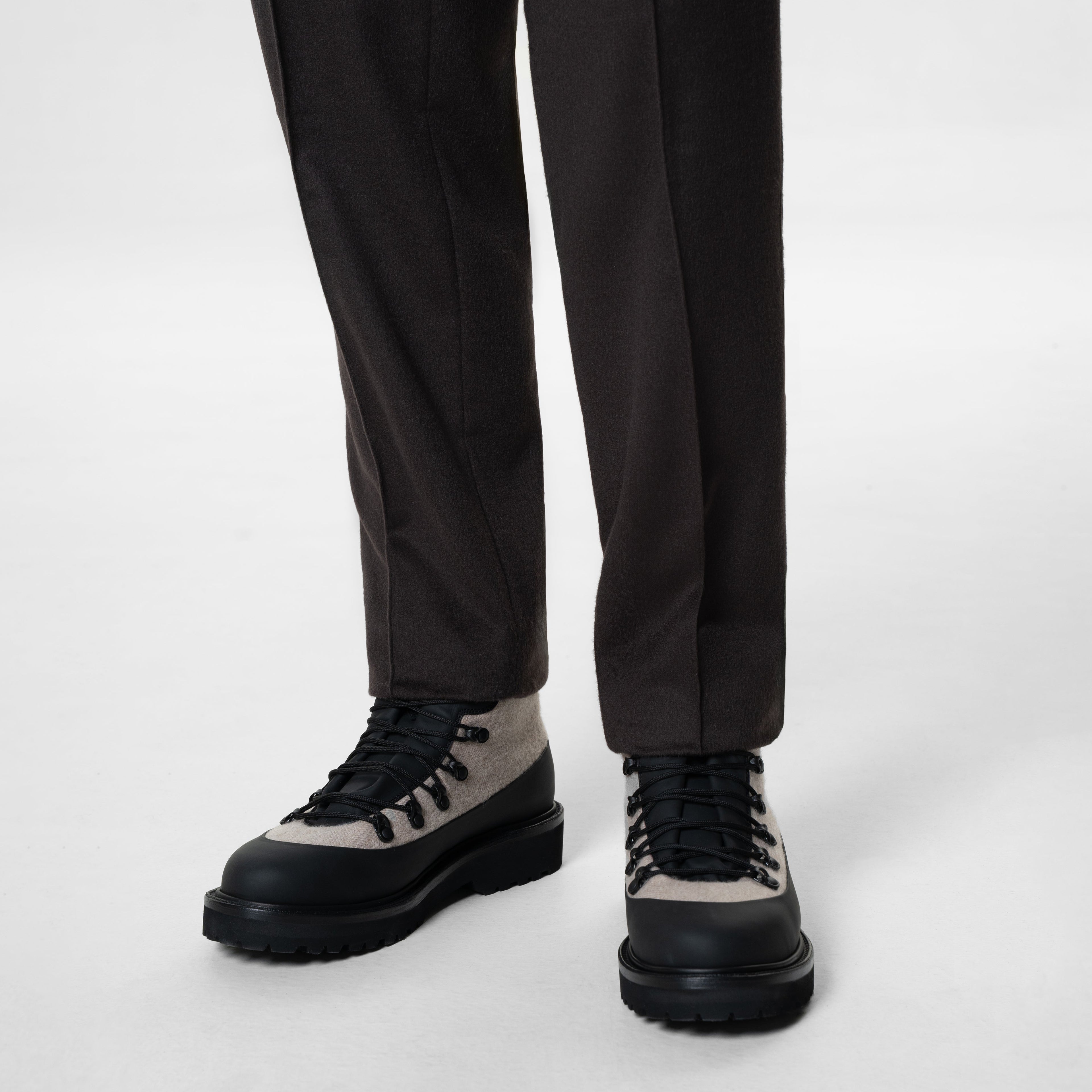 Manhattan Boots in Cashmere & Calfskin leather, beige Model