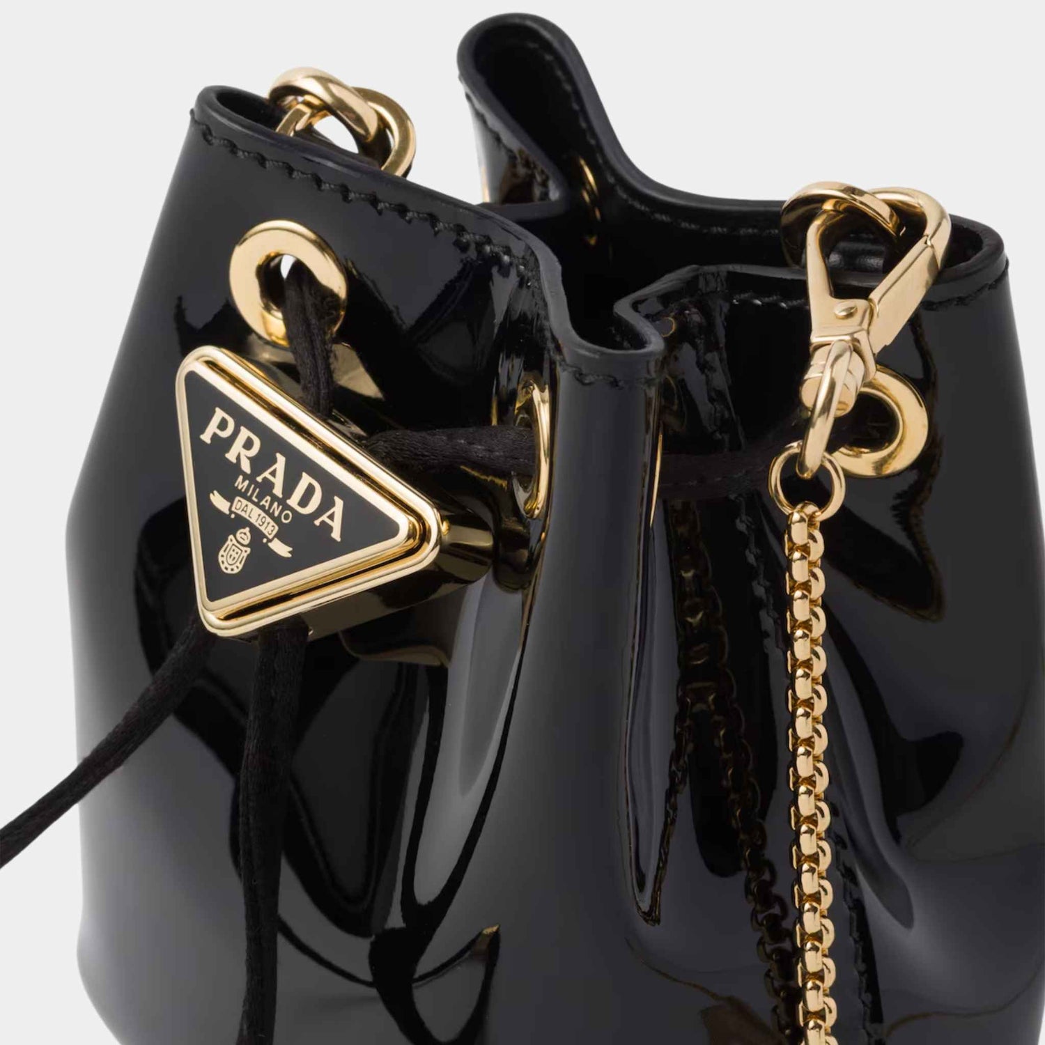 حقيبة Mini Pouch من الجلد اللامع