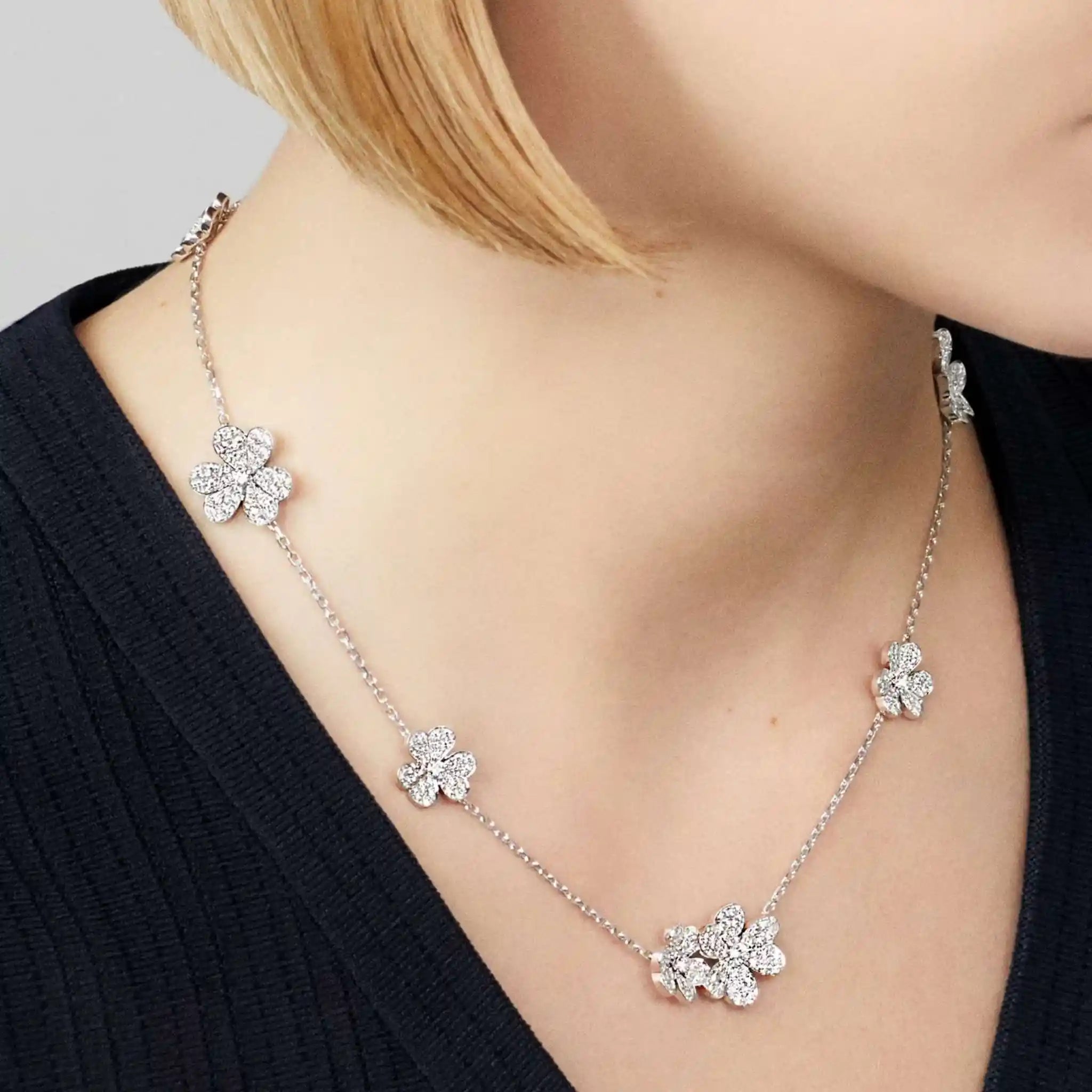 Van Cleef & Arpels Frivole necklace 9 flowers White Gold Diamond, Model