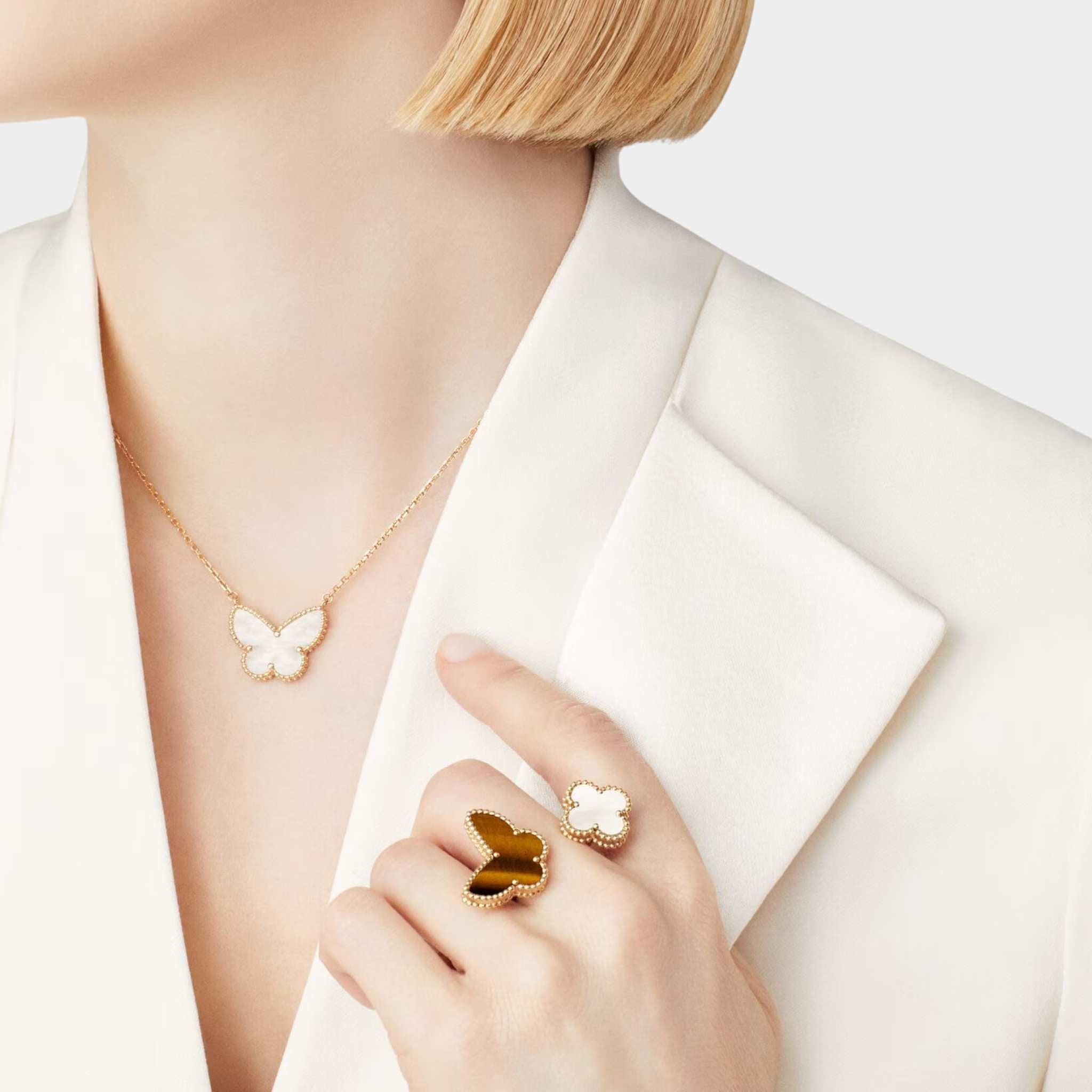 Van Cleef & Arpels Lucky Alhambra Butterfly Pendant Yellow Gold Pearl, Model