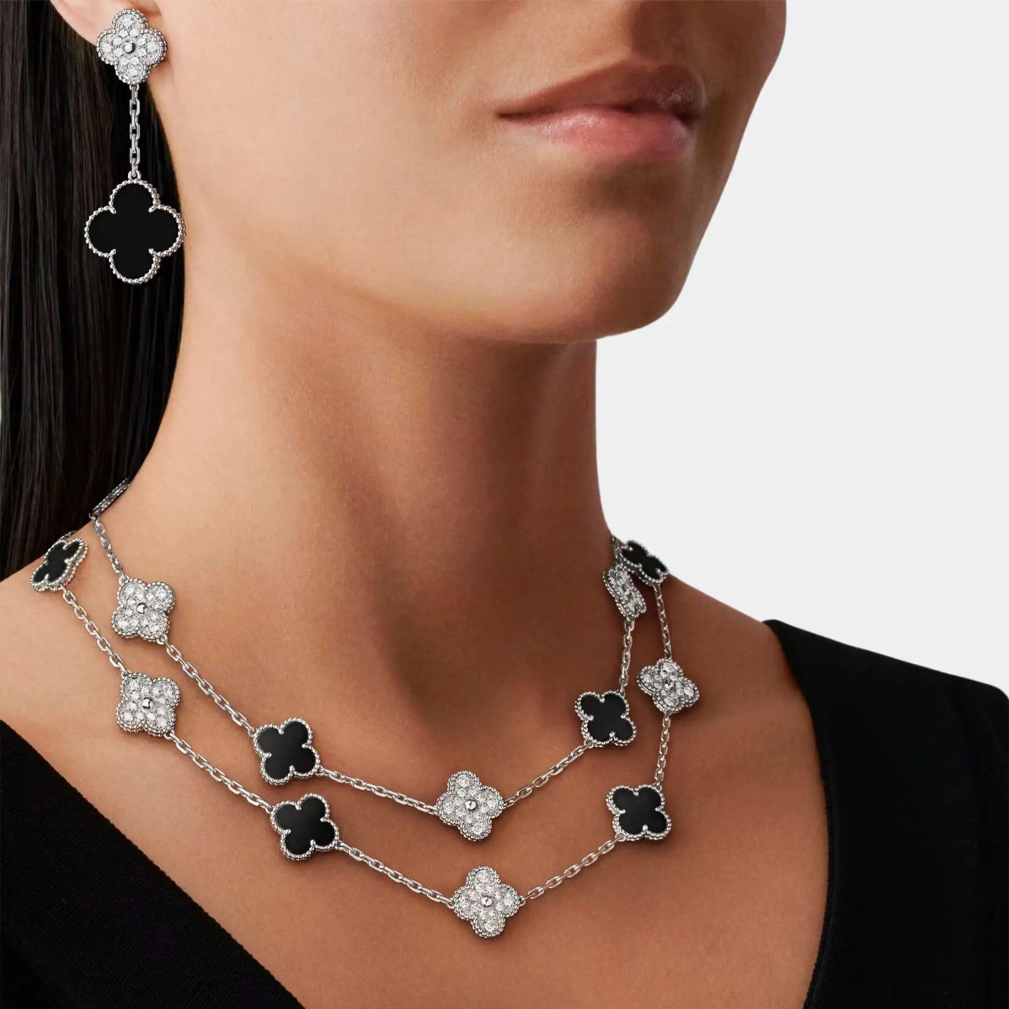 Van Cleef & Arpels Magic Alhambra Earrings 2 motifs Gold Diamond Onyx, Model