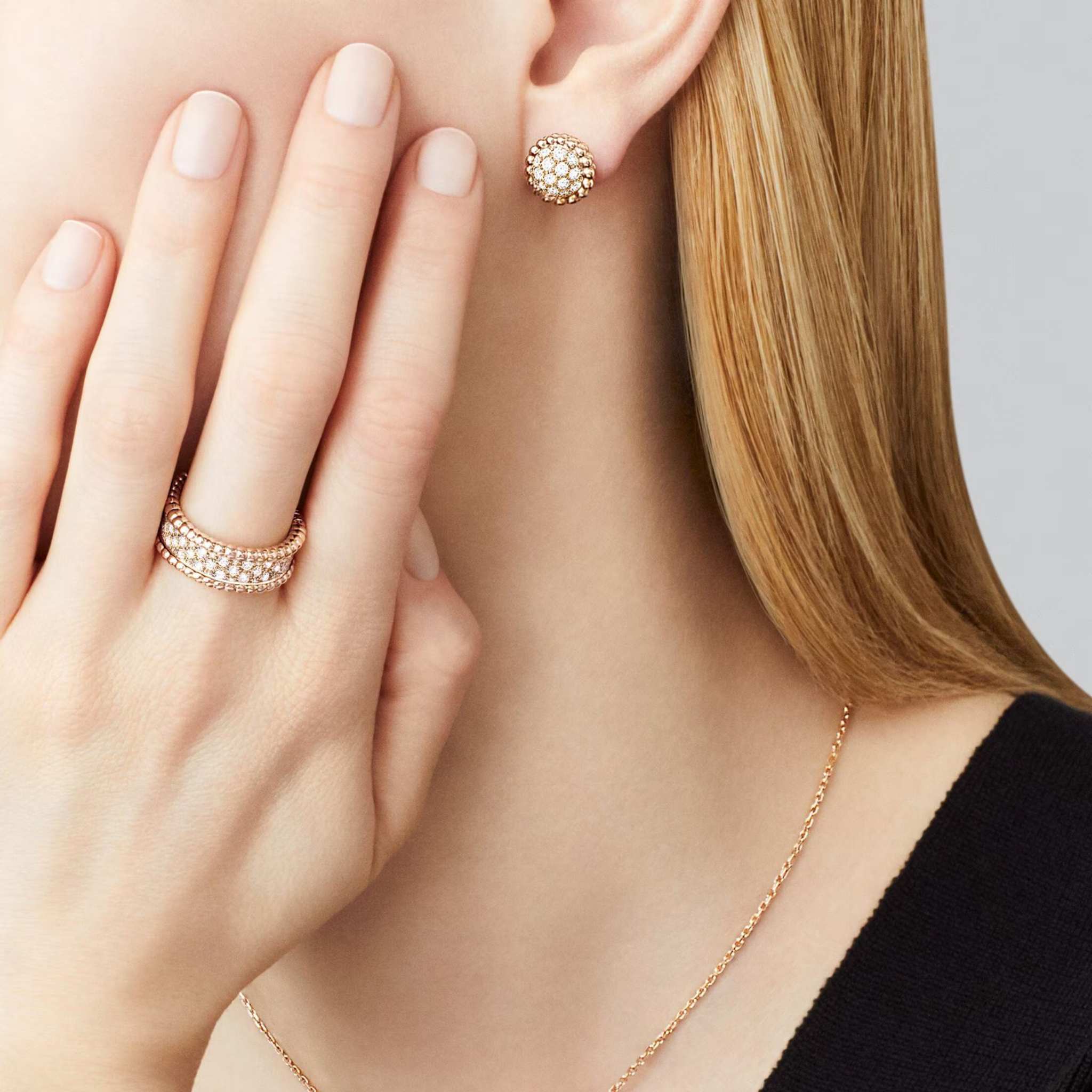 Van Cleef & Arpels Perlée Diamonds Earrings Rose Gold Diamond, Model