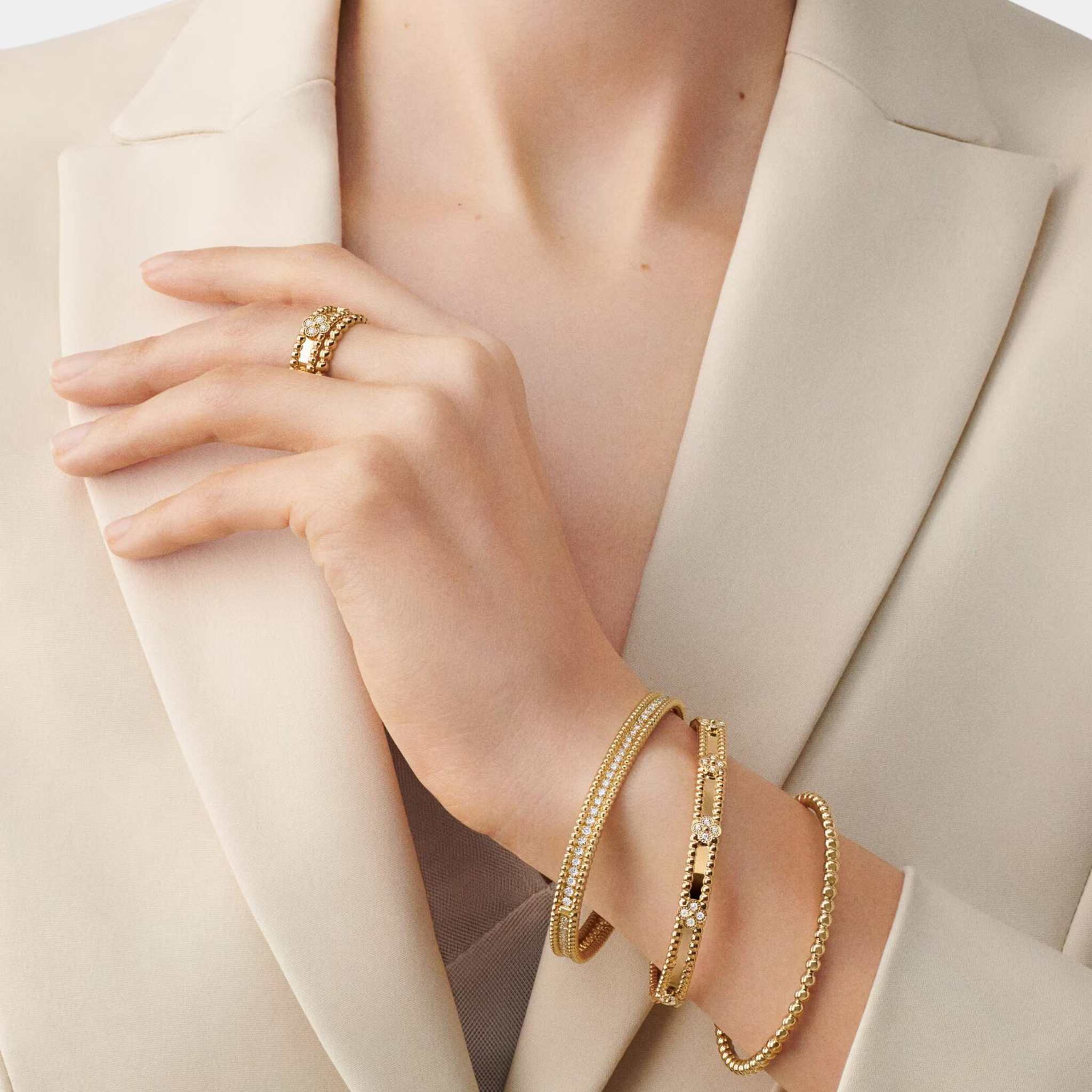 Van Cleef & Arpels Perlée Sweet Clovers Ring Yellow Gold Diamond, Model