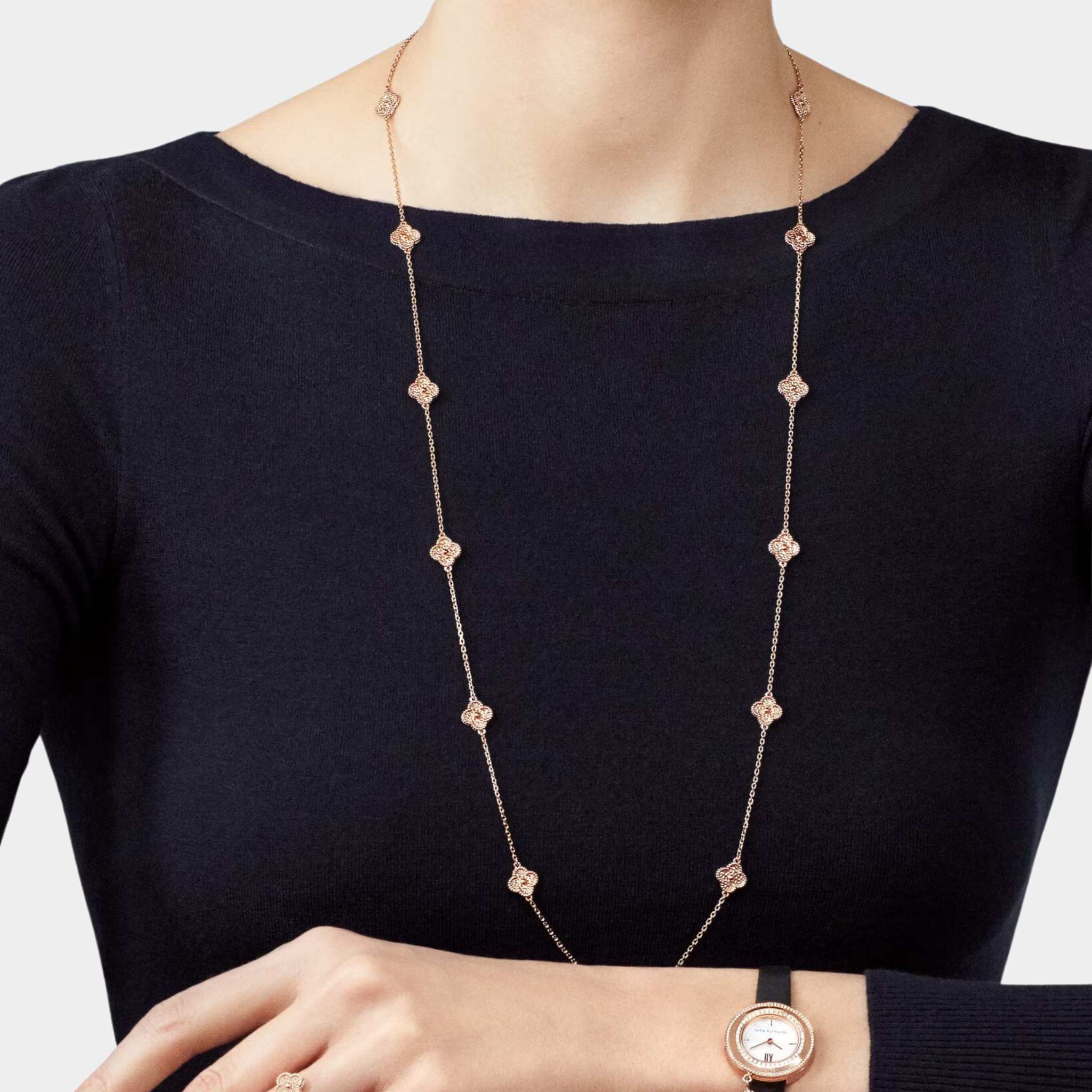 Van Cleef & Arpels Sweet Alhambra Long Necklace 16 Motifs Rose Gold, Model