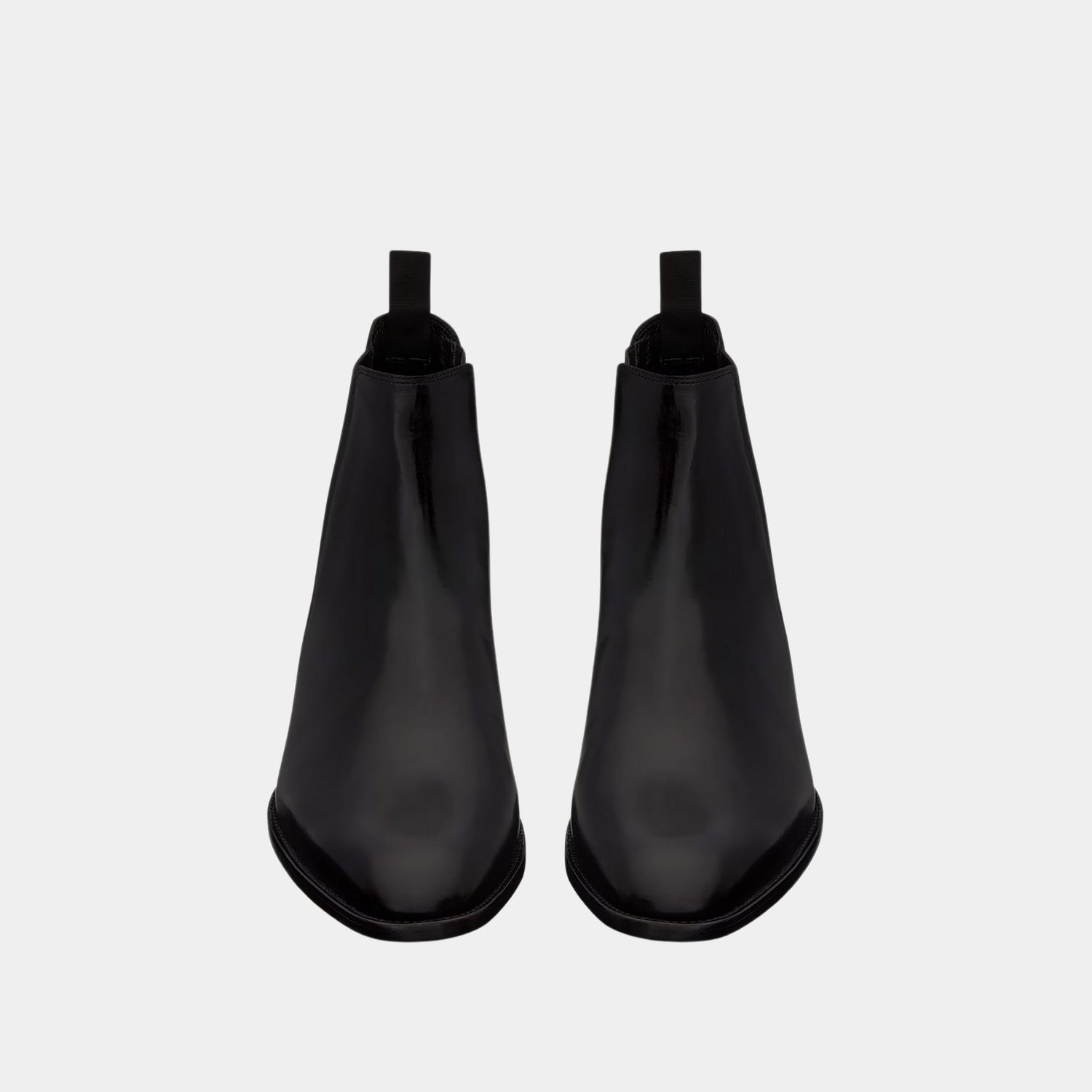 Yves Saint Laurent Wyatt Chelsea Boots in Smooth Leather, Close