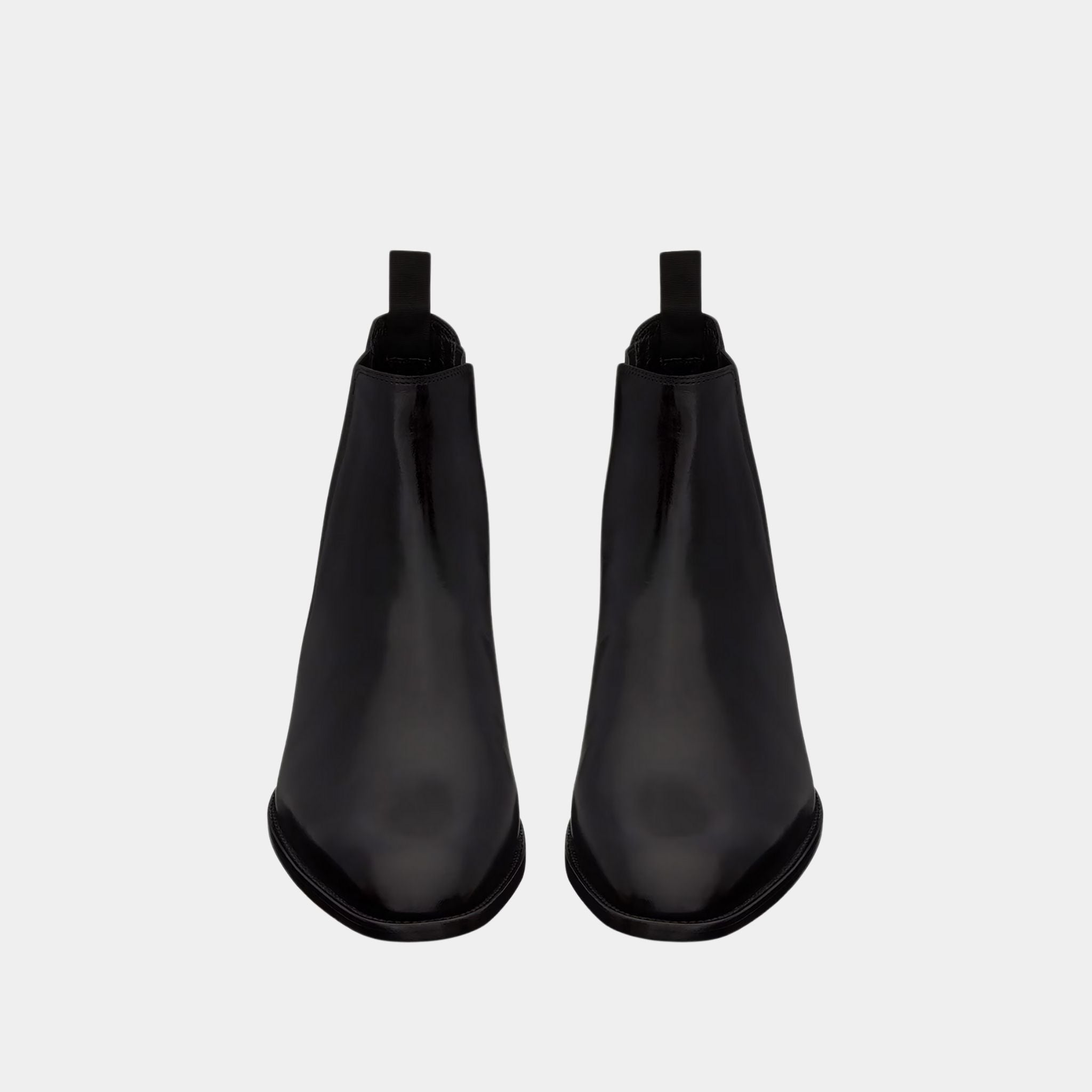 Yves Saint Laurent Wyatt Chelsea Boots in Smooth Leather, Close