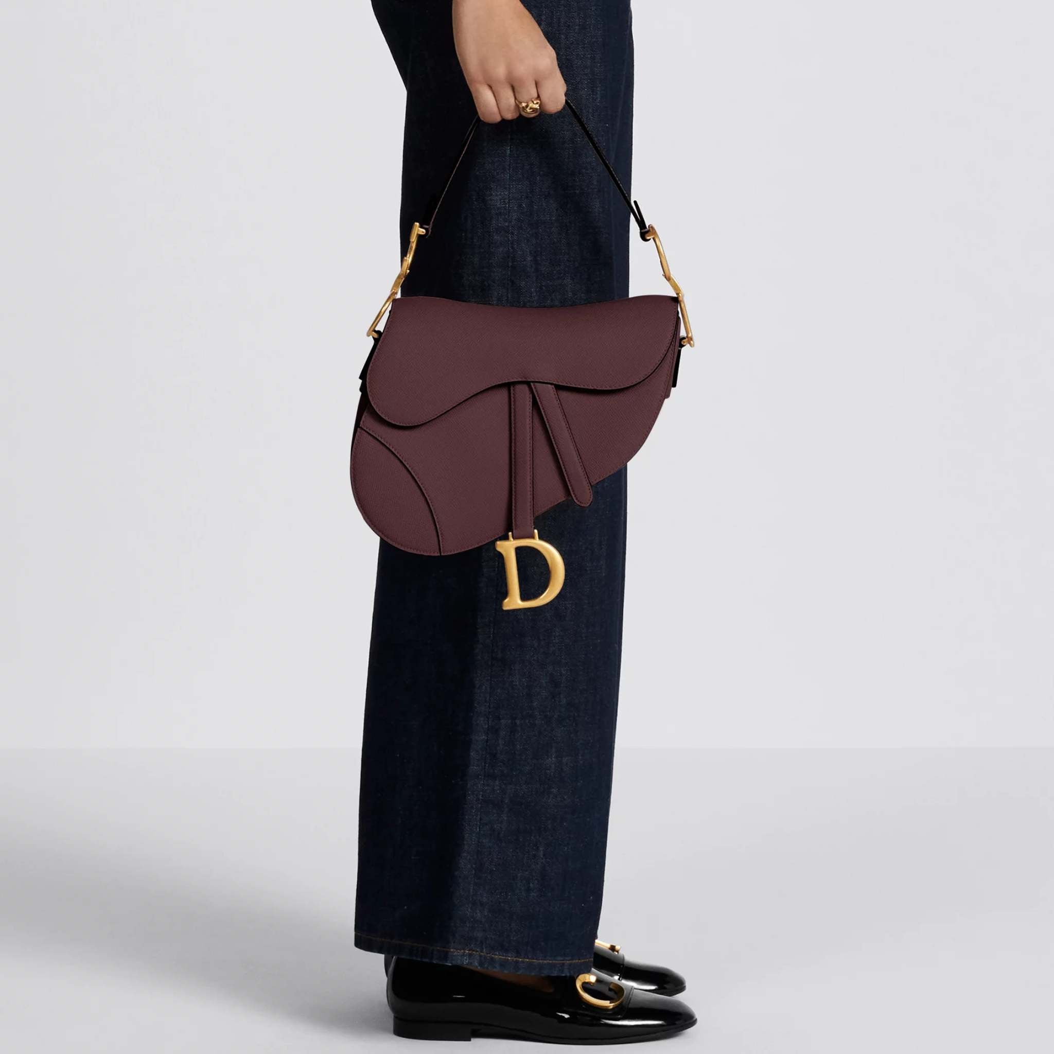 Dior Saddle Bag With Strap, plum, Model