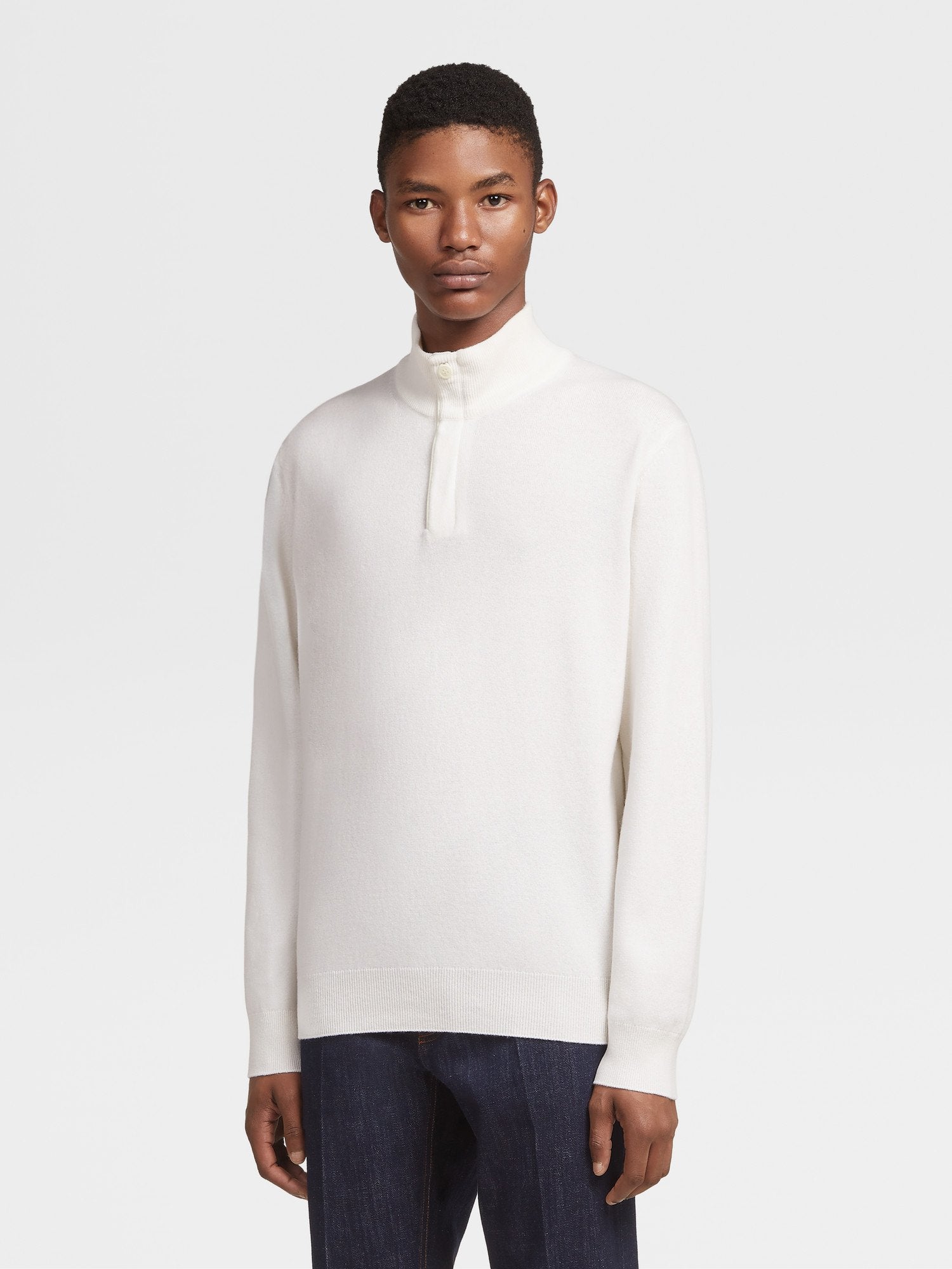 WHITE OASI CASHMERE ZIP MOCK NECK SWEATER