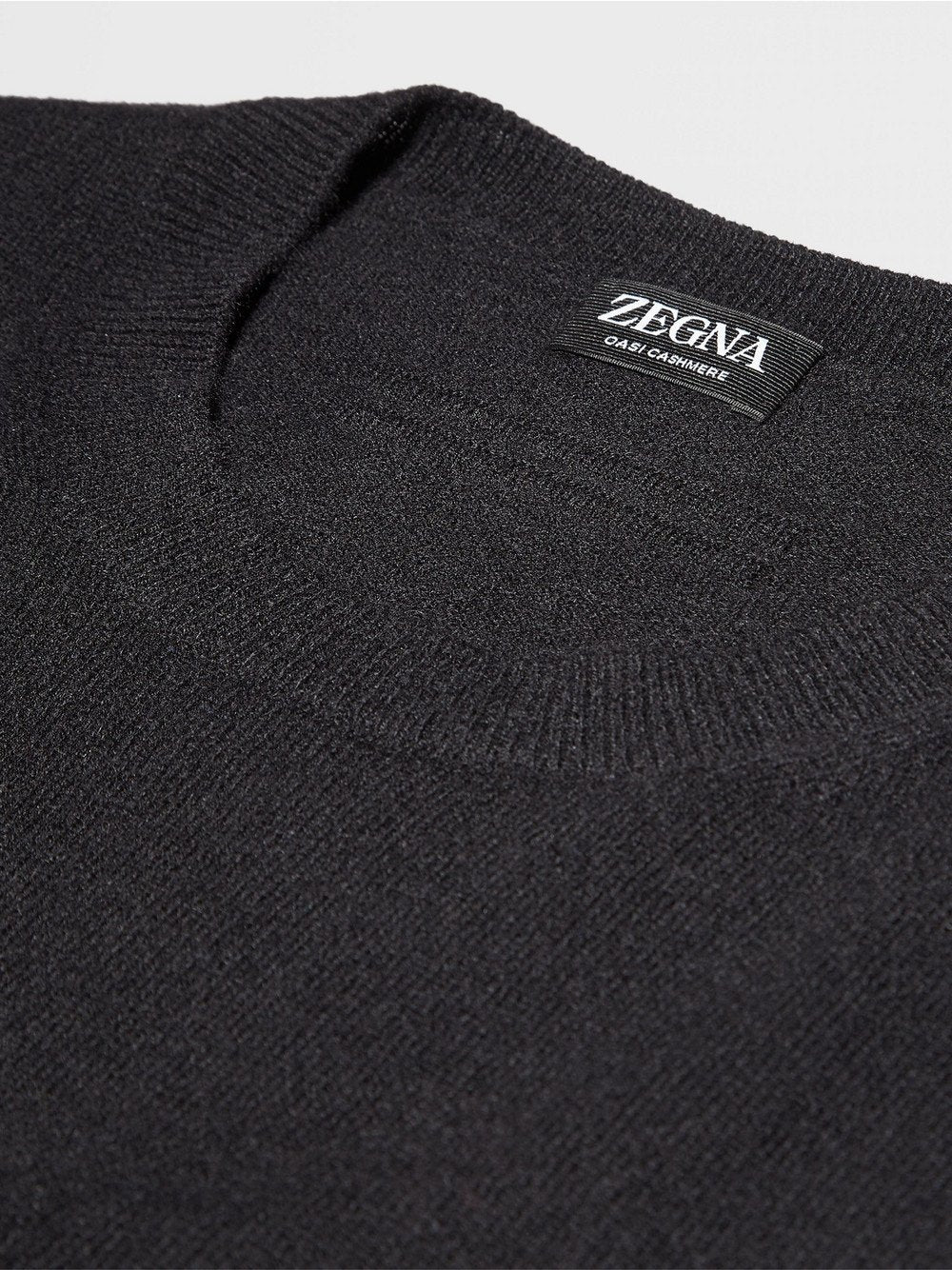 Black Oasi Cashmere Crewneck