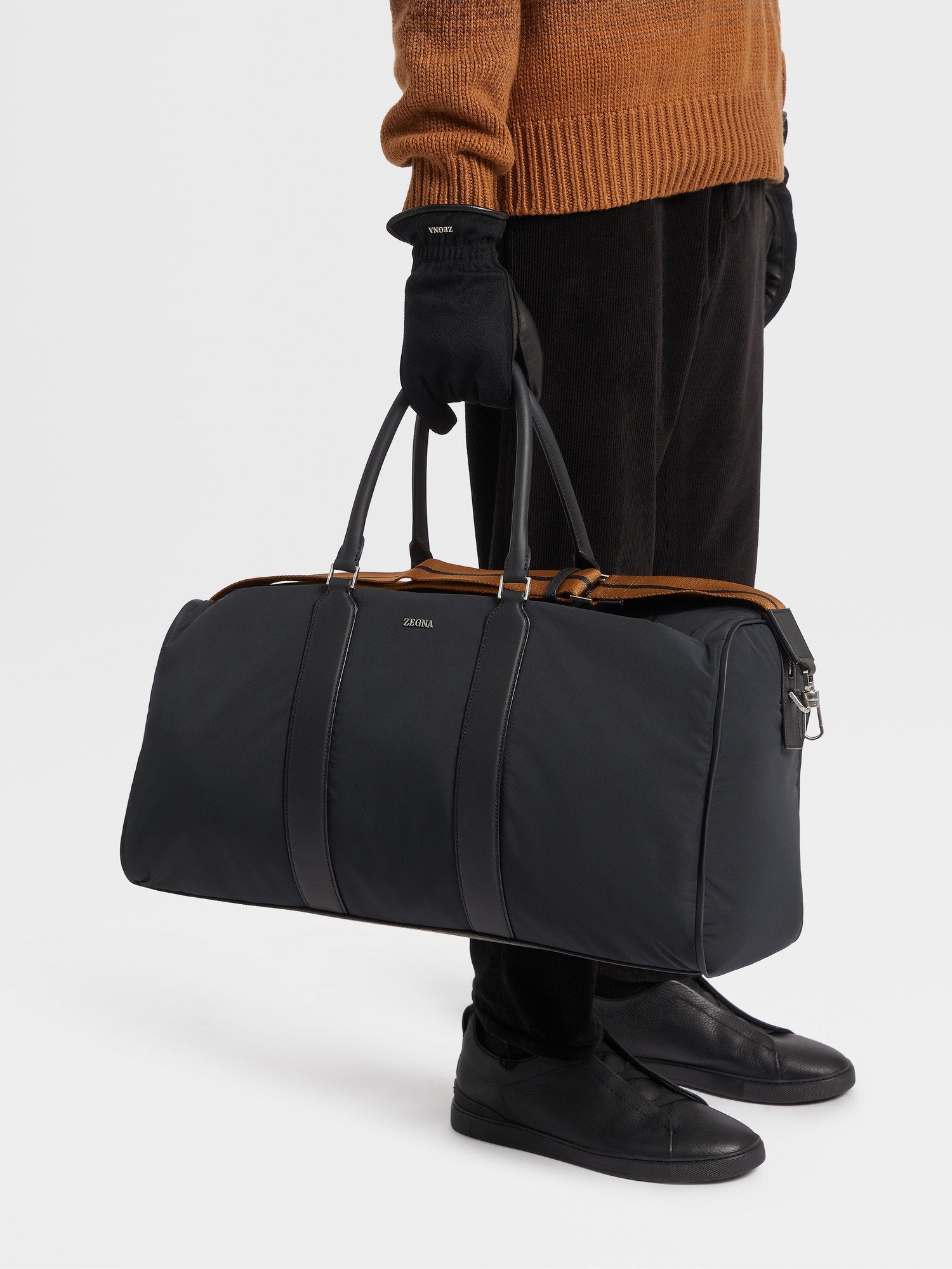 BLACK NYLON HOLDALL 55