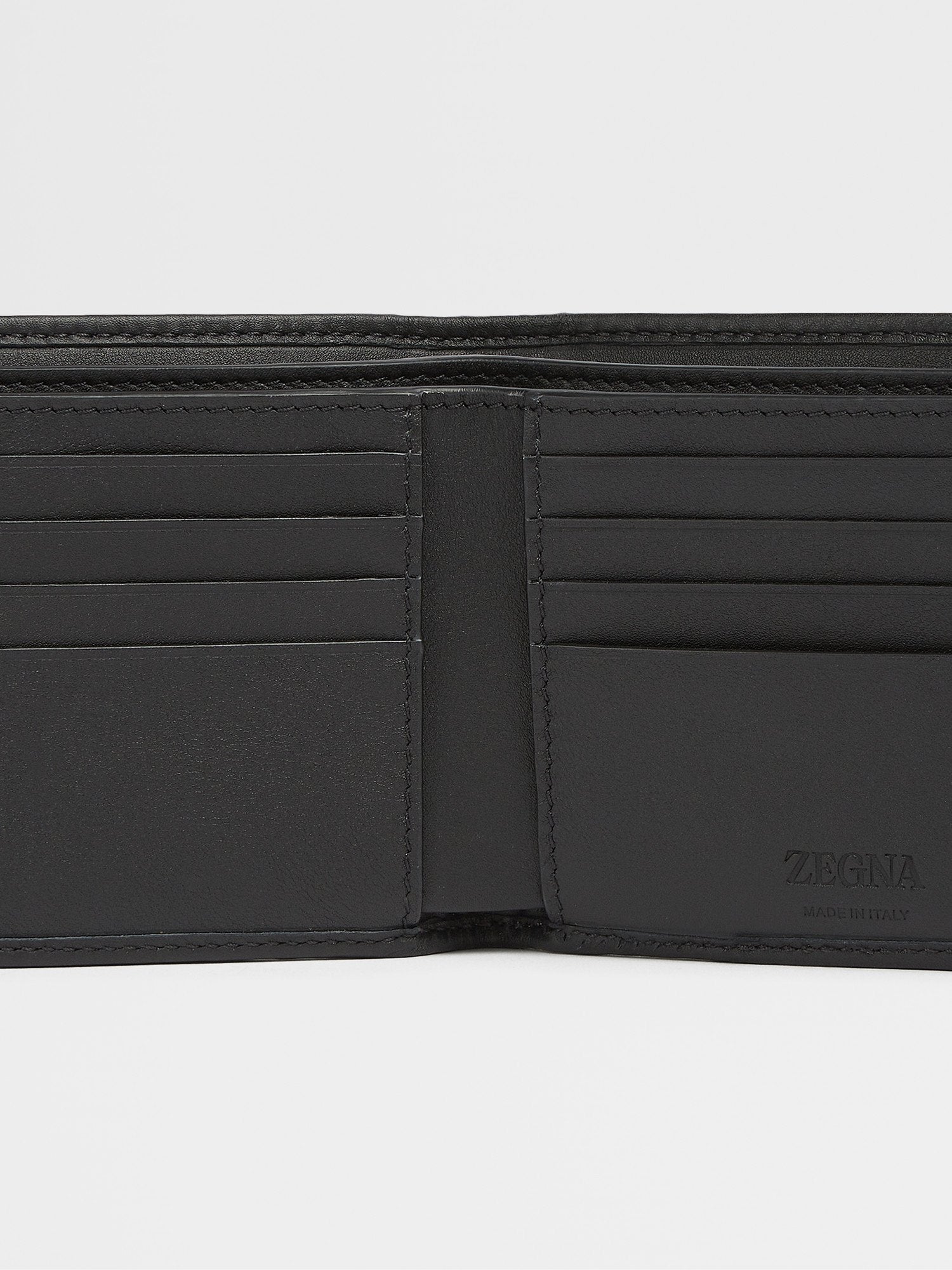 Black Pelletessuta Billfold 8cc Wallet