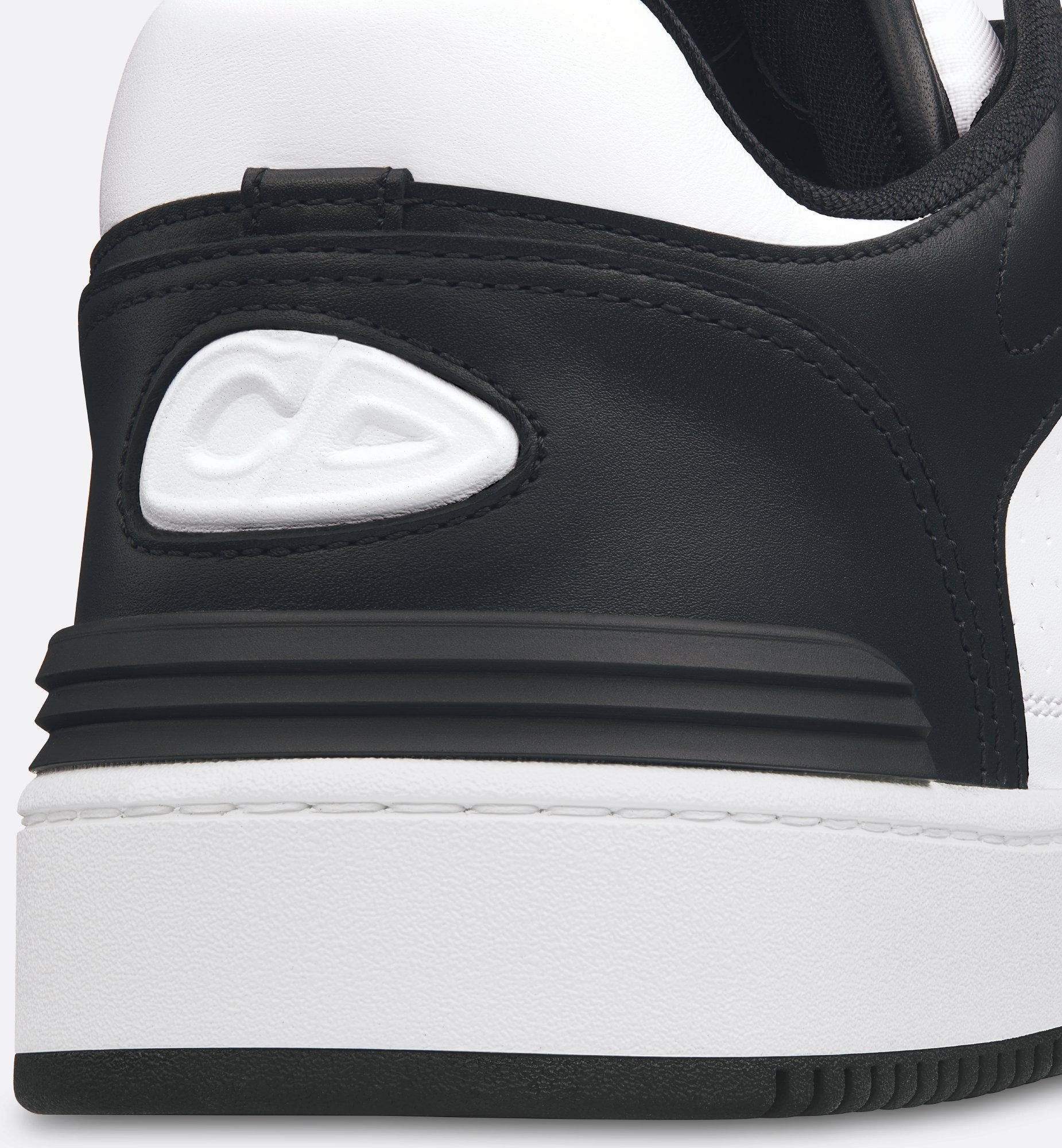 B57 Low-Top Sneaker Black And White Smooth Calfskin With Beige And Black Dior Oblique Jacquard