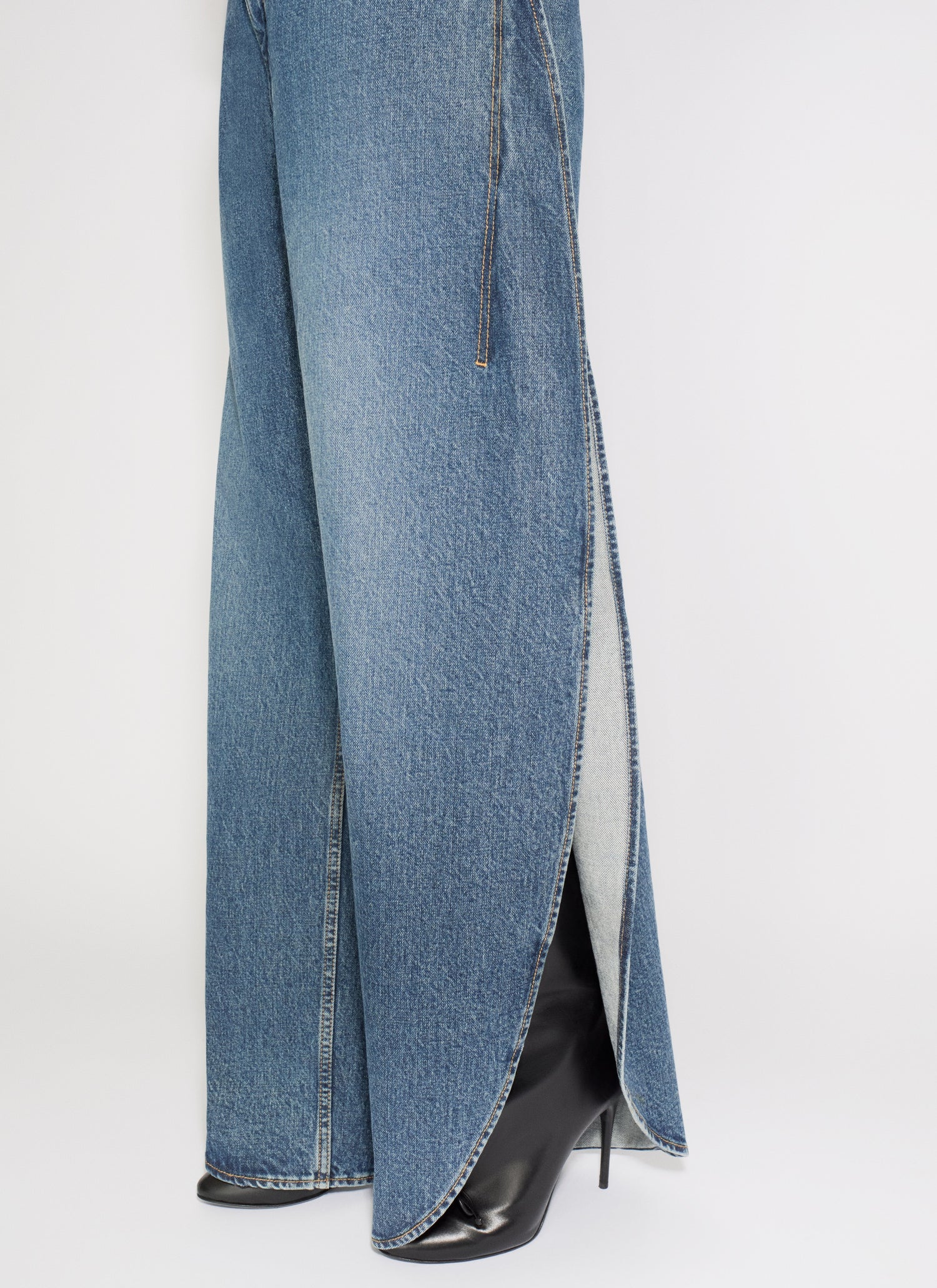 Round Jeans In Stone Denim