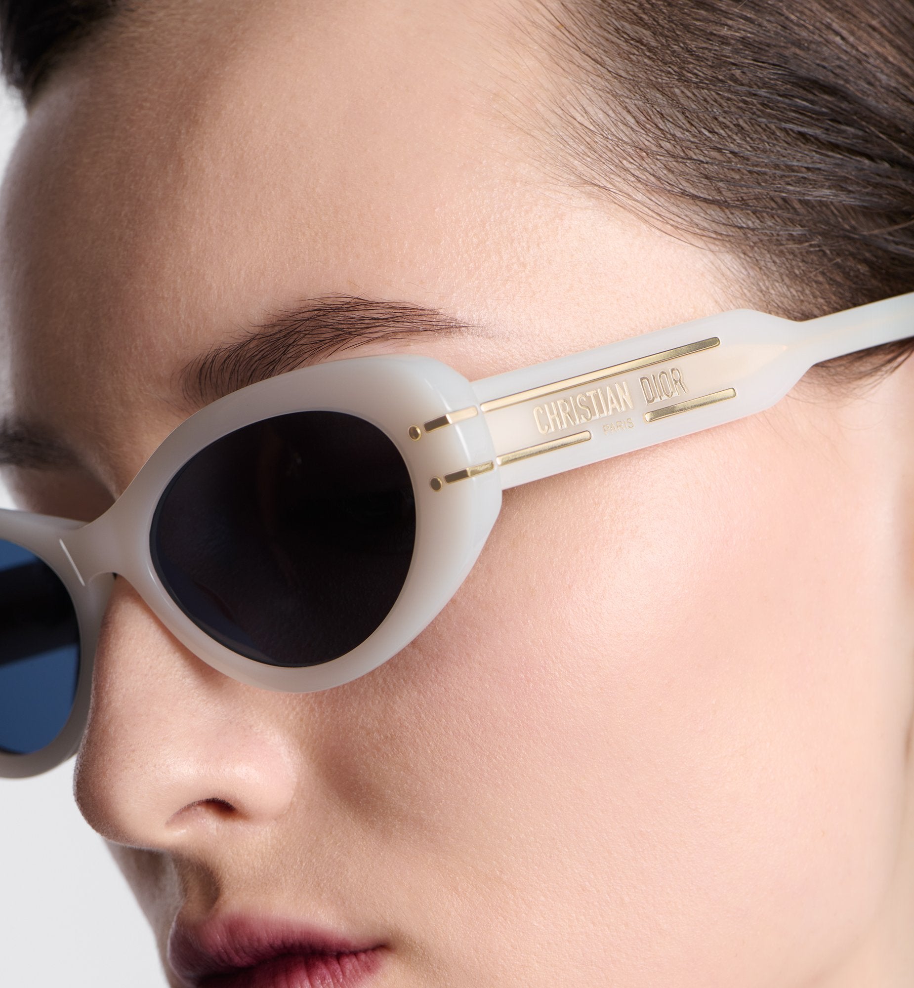 Diorsignature B8U Milky Ivory Oval Sunglasses