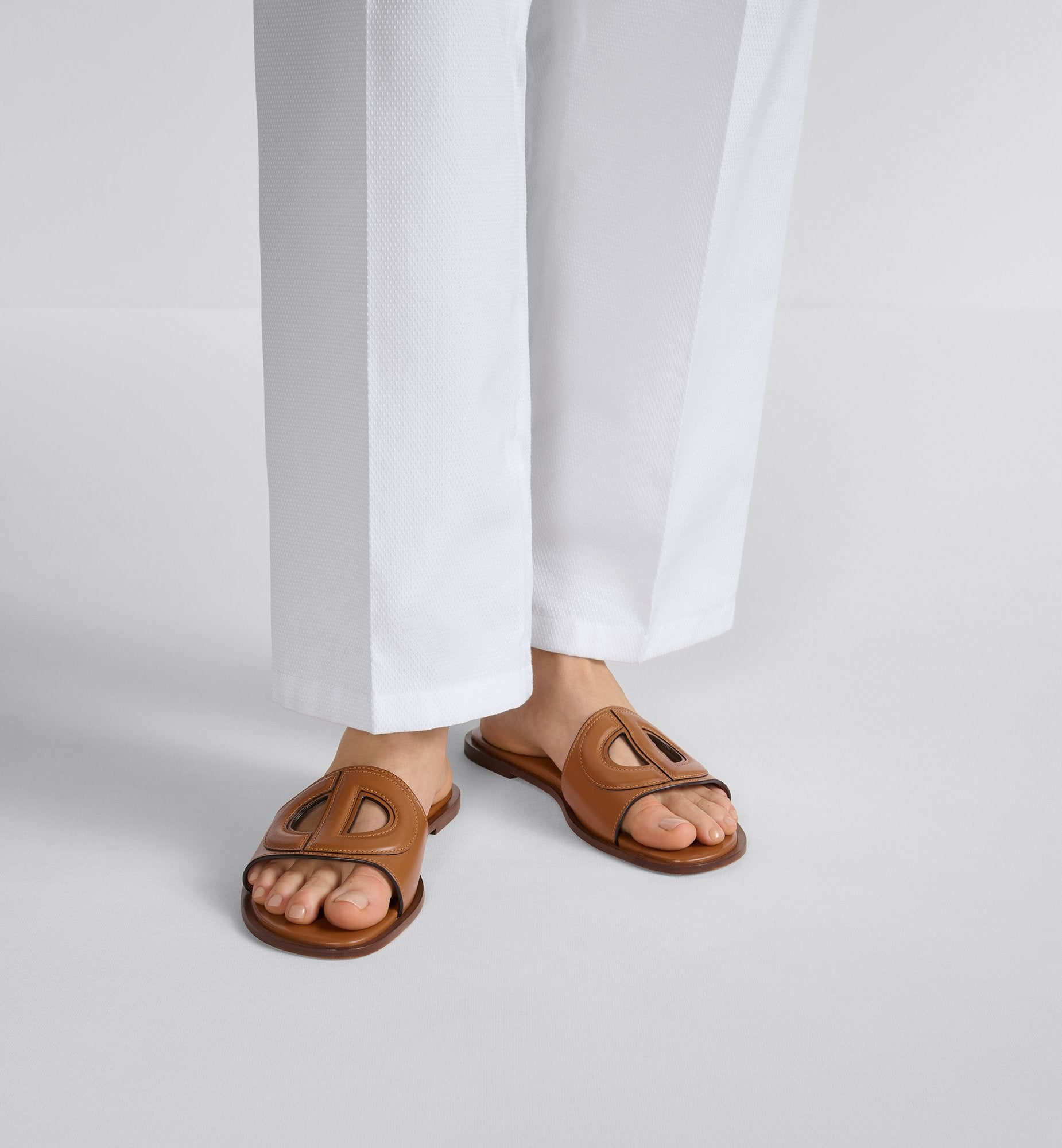 D-Club Slide Camel Calfskin