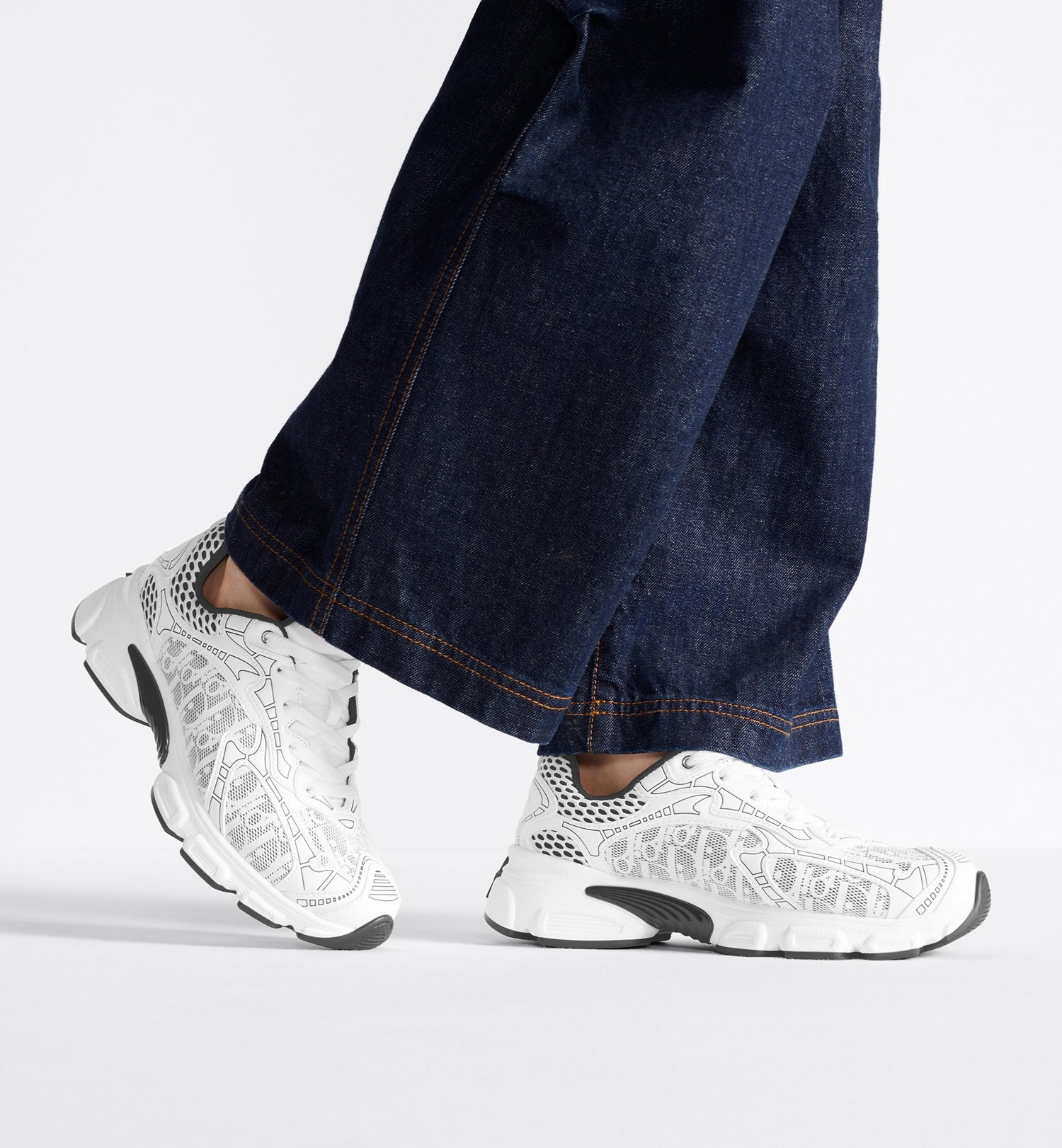 Dior Vibe Sneaker White Mesh Printed With Dior Oblique Motif And White And Black Leather-Effect Panels