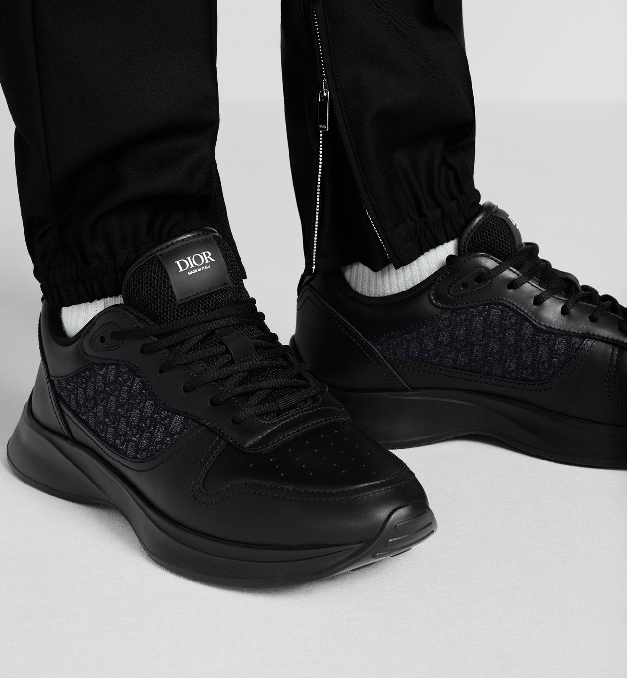 B25 Runner Sneaker Black Smooth Calfskin And Dior Oblique Jacquard