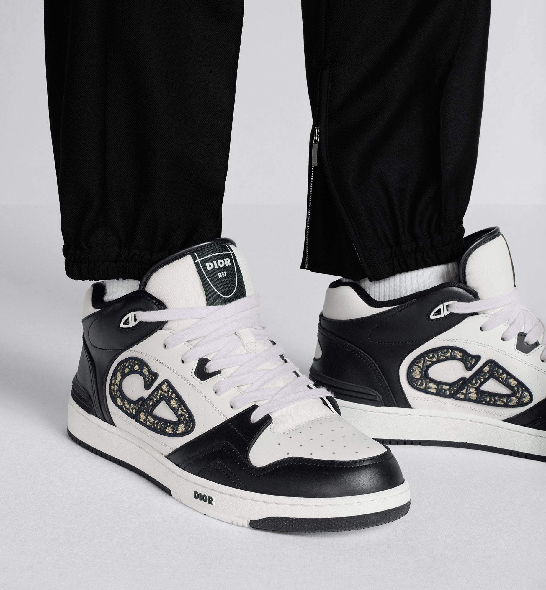 B57 Mid-Top Sneaker Black And White Smooth Calfskin With Beige And Black Dior Oblique Jacquard