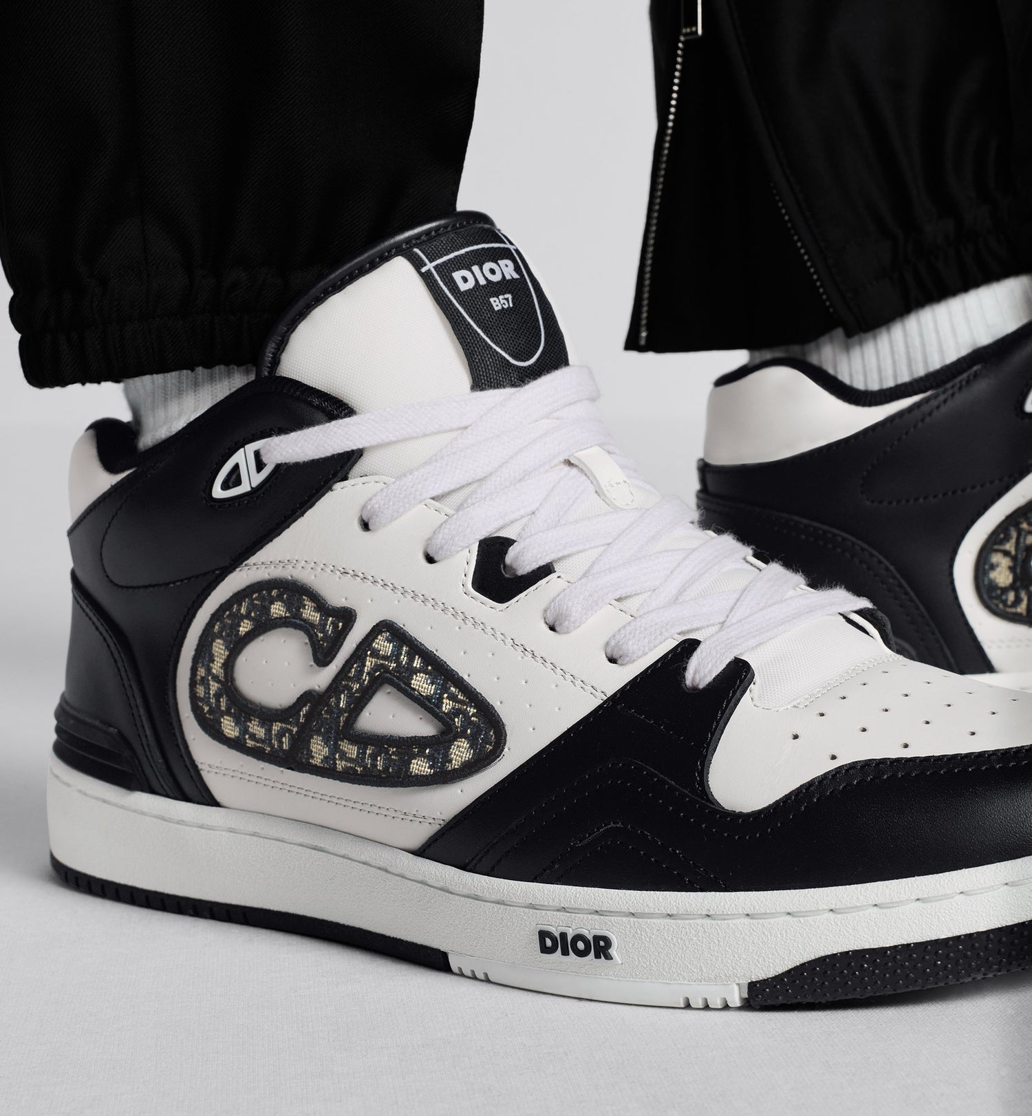 B57 Mid-Top Sneaker Black And White Smooth Calfskin With Beige And Black Dior Oblique Jacquard