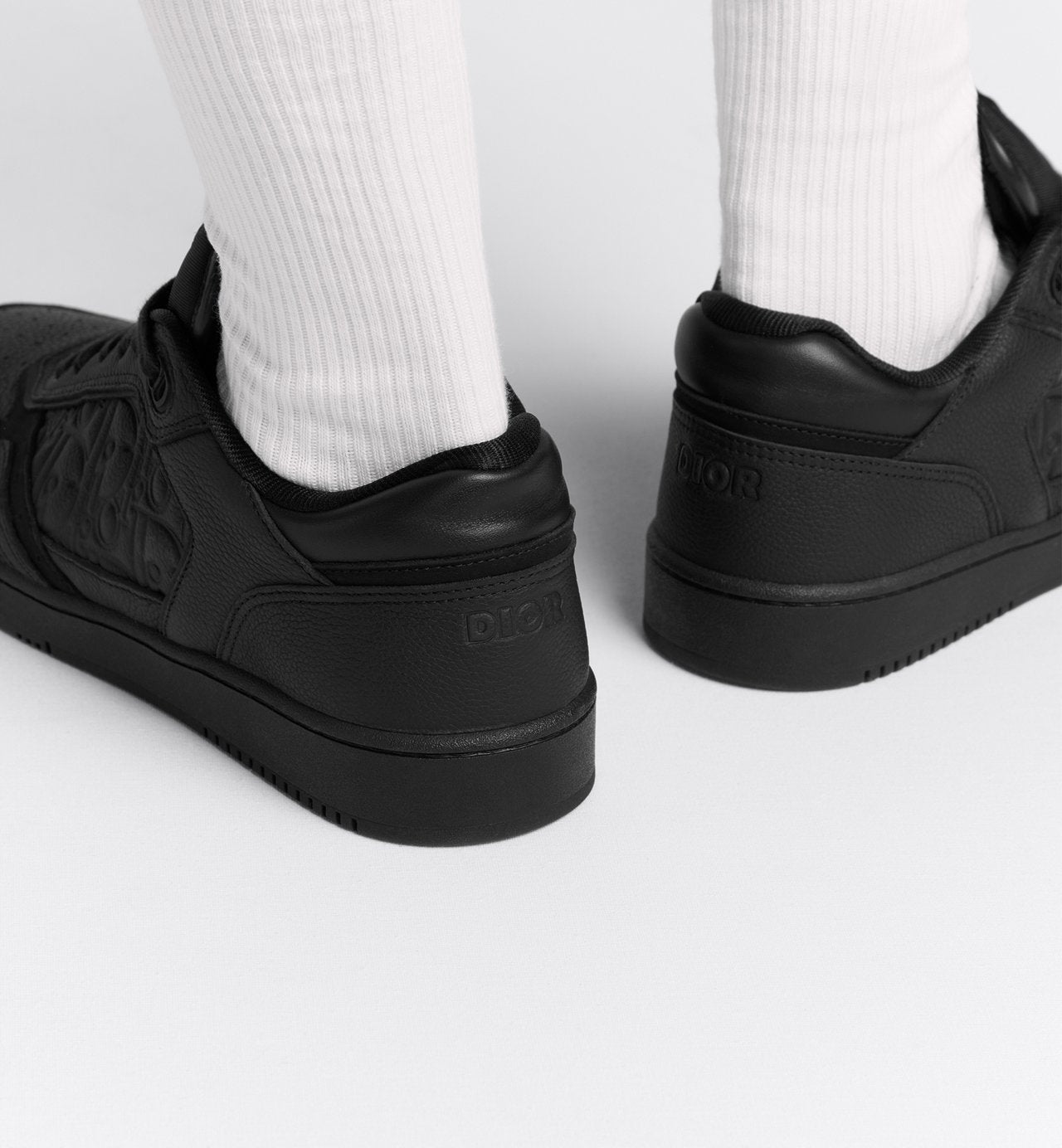 B27 Low-Top Sneaker Black Grained Calfskin And Black Dior Gravity Leather