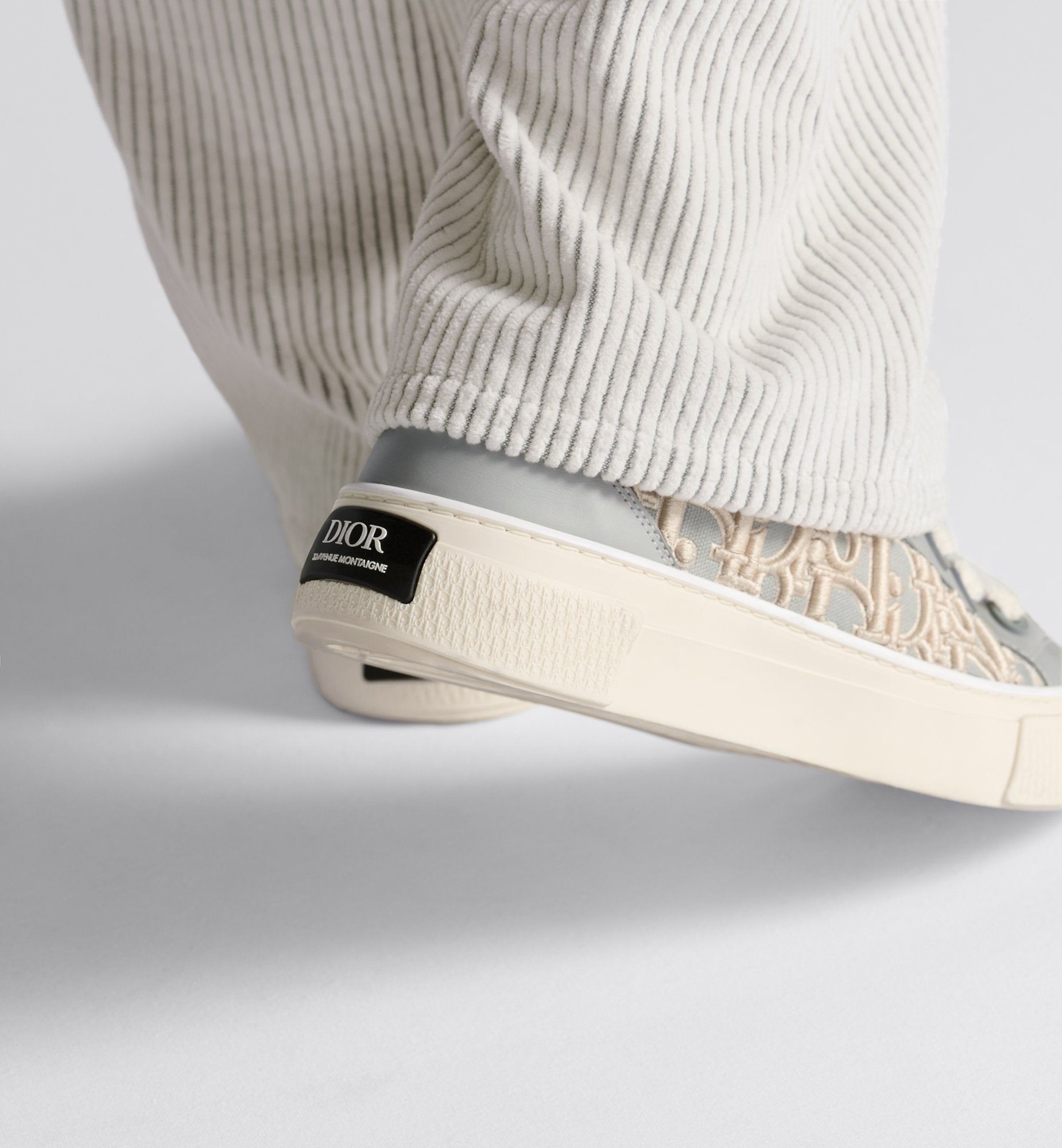 B33 Sneaker - Limited And Numbered Edition Gray Smooth Calfskin With Cream Dior Oblique Raised Embroidery