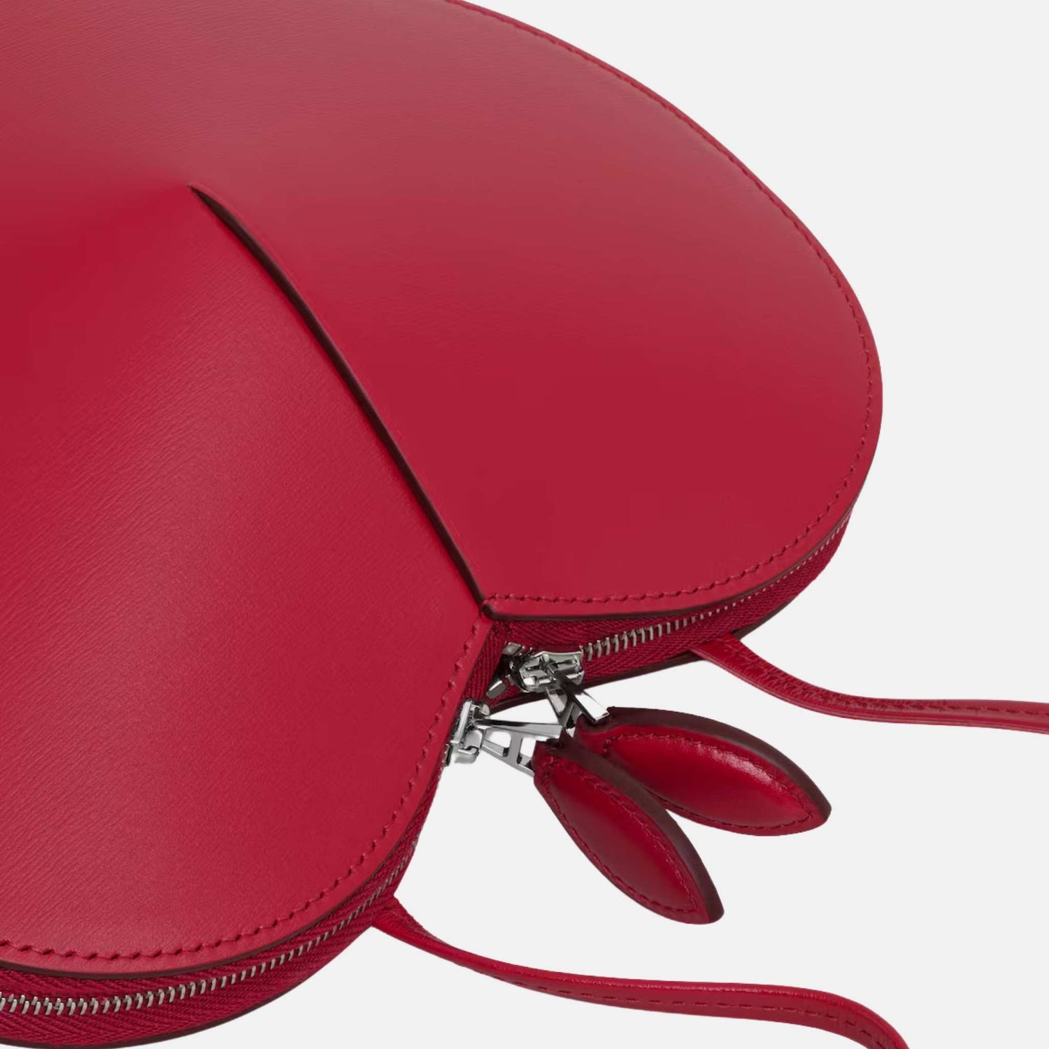 Alaia Le Coeur Bag In Calfskin, Lac Red, Close