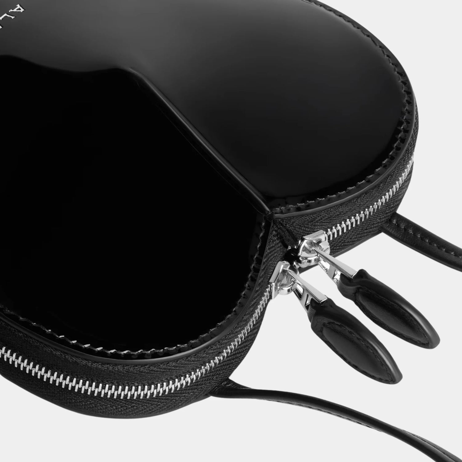 Alaia Le Coeur Small Bag in Patent Leather, Black, Top