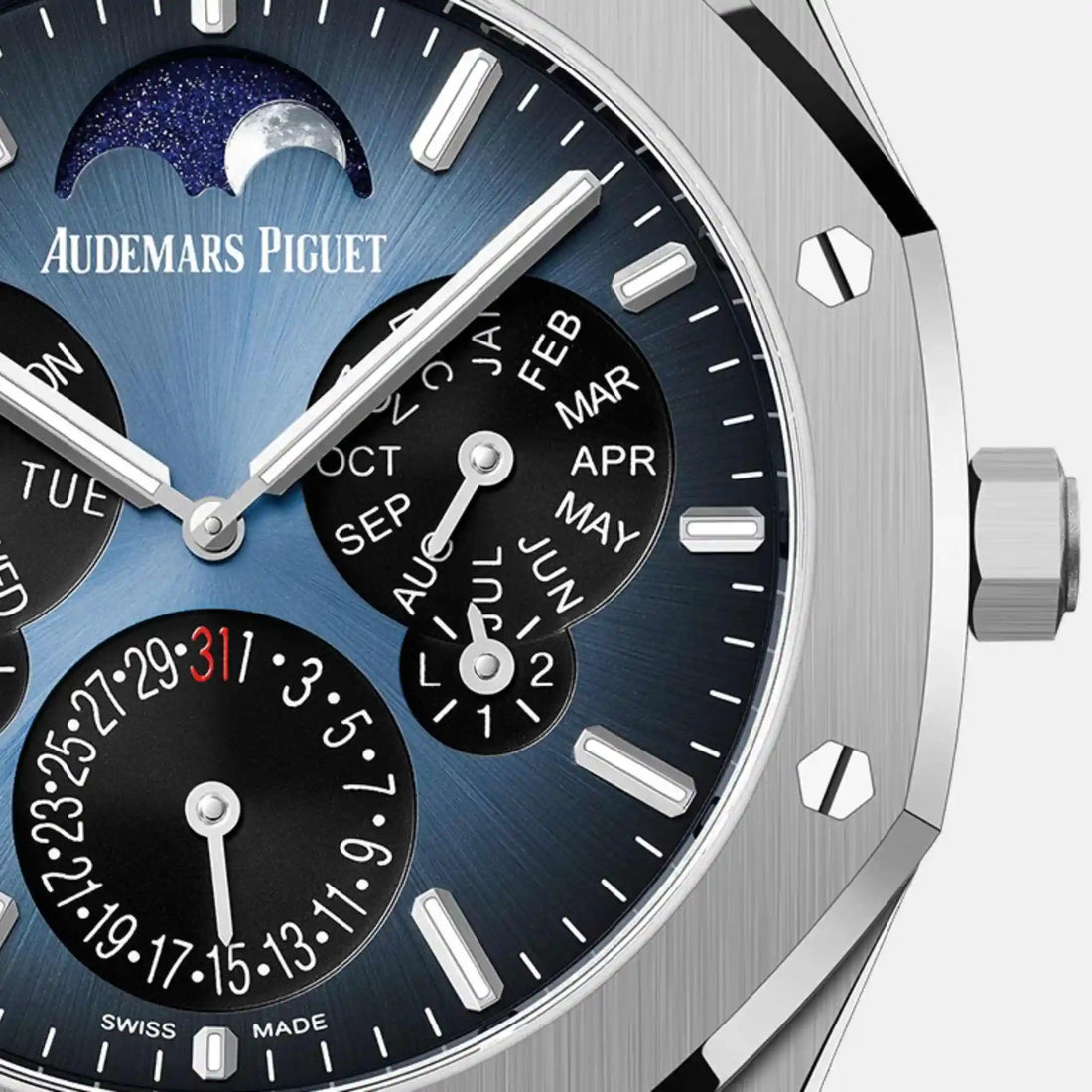 Audemars Piguet Royal Oak Perpetual Calendar Ultra-Thin إصدار محدود Ref. 26586TI.OO.1240TI.01، منظر قريب
