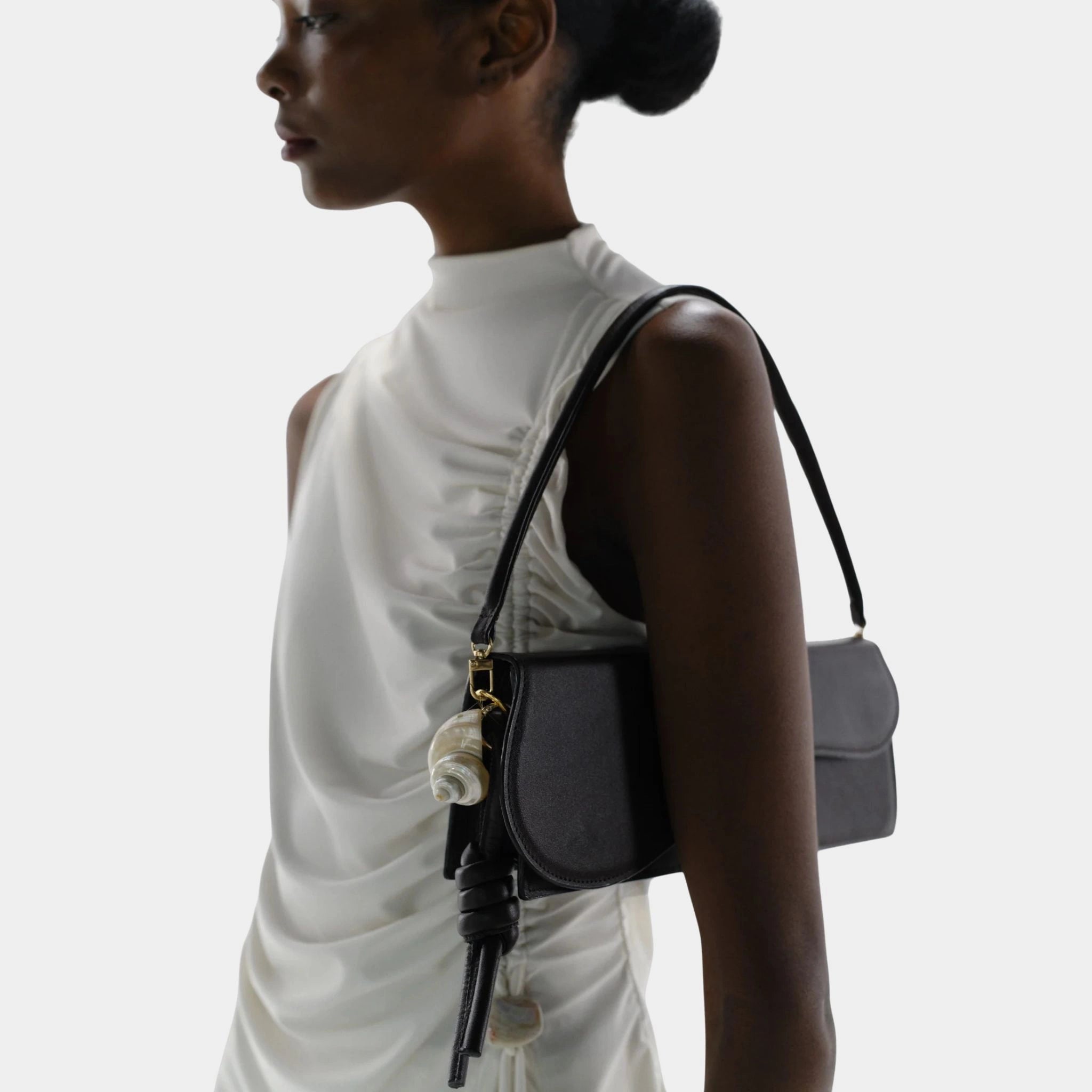 Baobab Lungo Bag, Cacao , MOdel