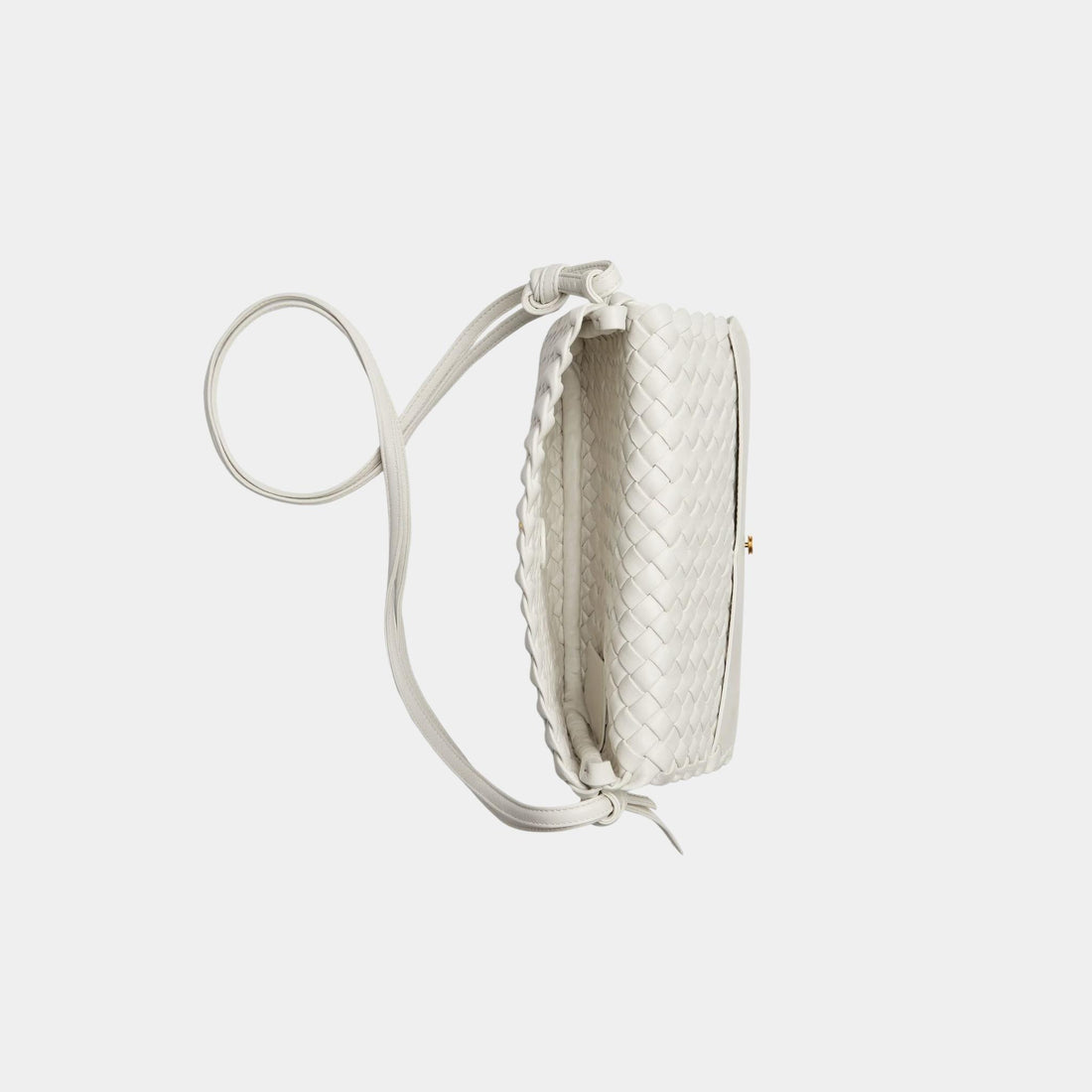 حقيبة كروس بودي مسطحة Cobble Messenger من Bottega Veneta، بيضاء، من الأعلى