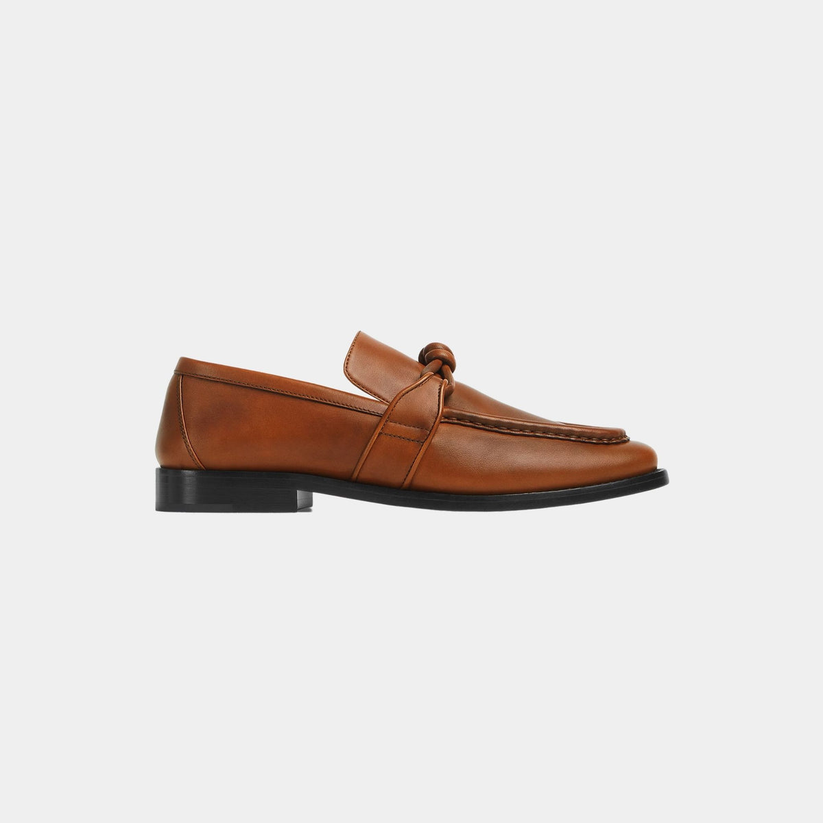 حذاء Loafer Astaire من جلد عجل بتفصيل Knot مميز بلون Light Wood