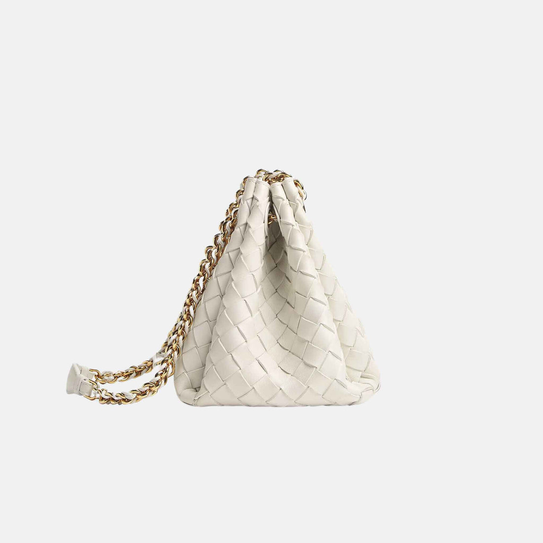 Bottega Veneta حقيبة Parachute Chain صغيرة من جلد Intrecciato المرن، بلون الطباشير، من الجانب